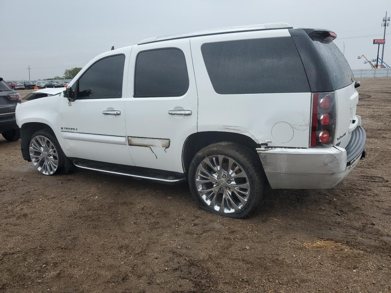 2007 GMC Yukon - Image 2