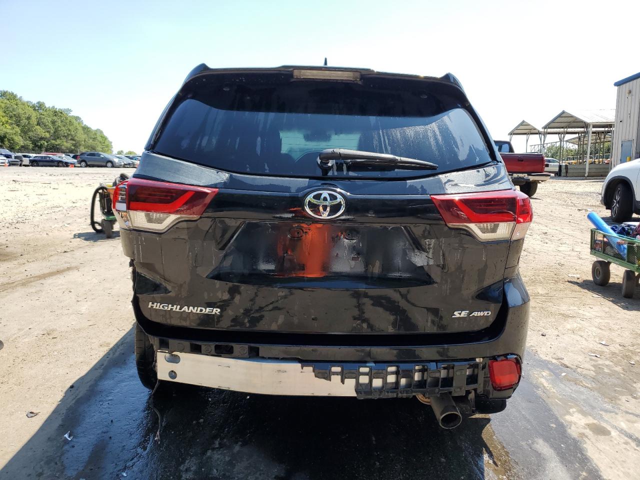 5TDJZRFH9KS729657 2019 Toyota Highlander Se