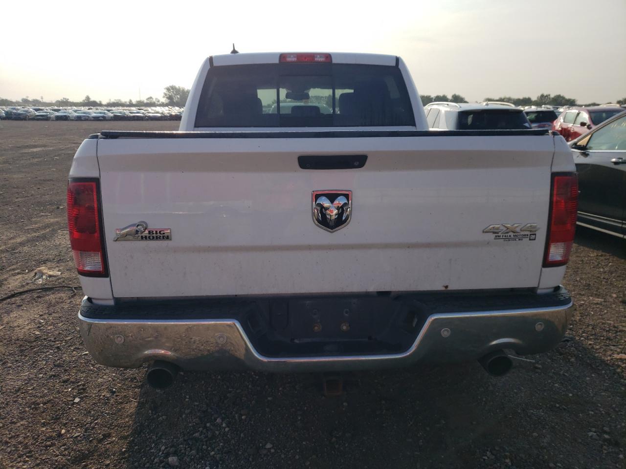 1C6RR7LM1FS543818 2015 Ram 1500 Slt