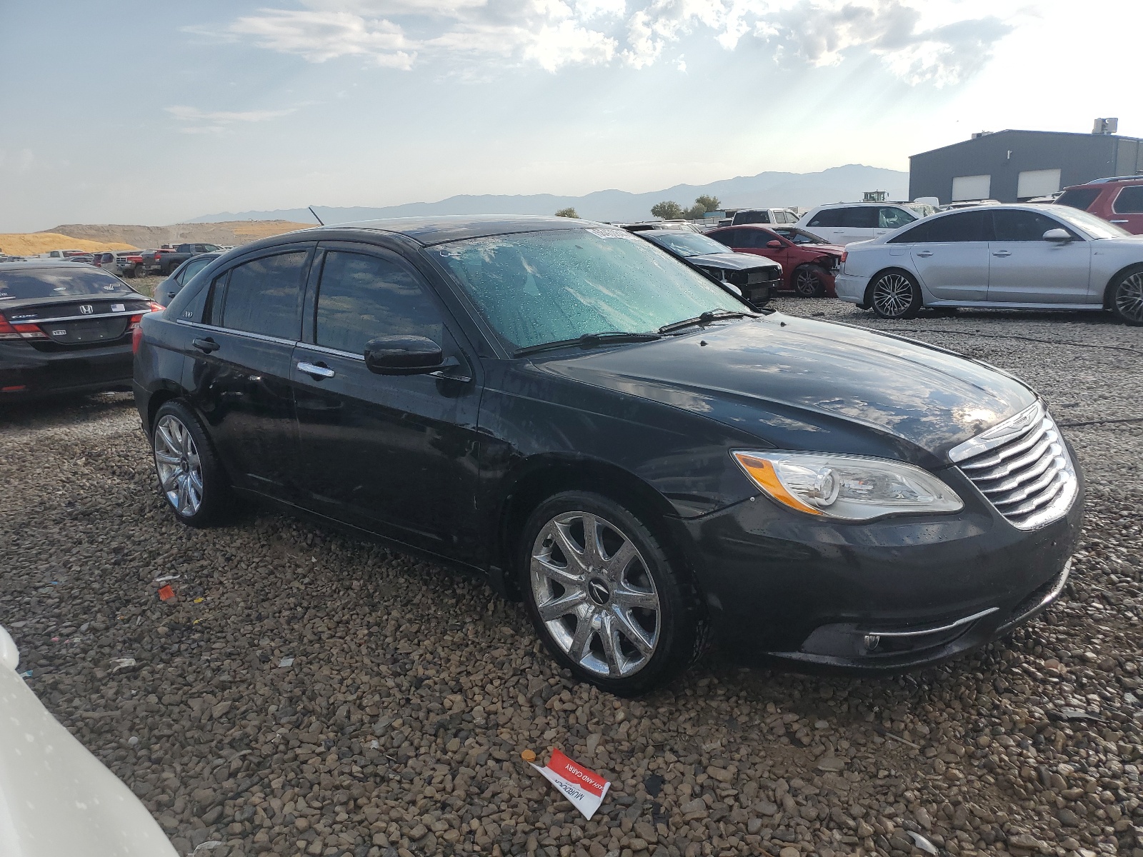 2013 Chrysler 200 Limited vin: 1C3CCBCG2DN688847