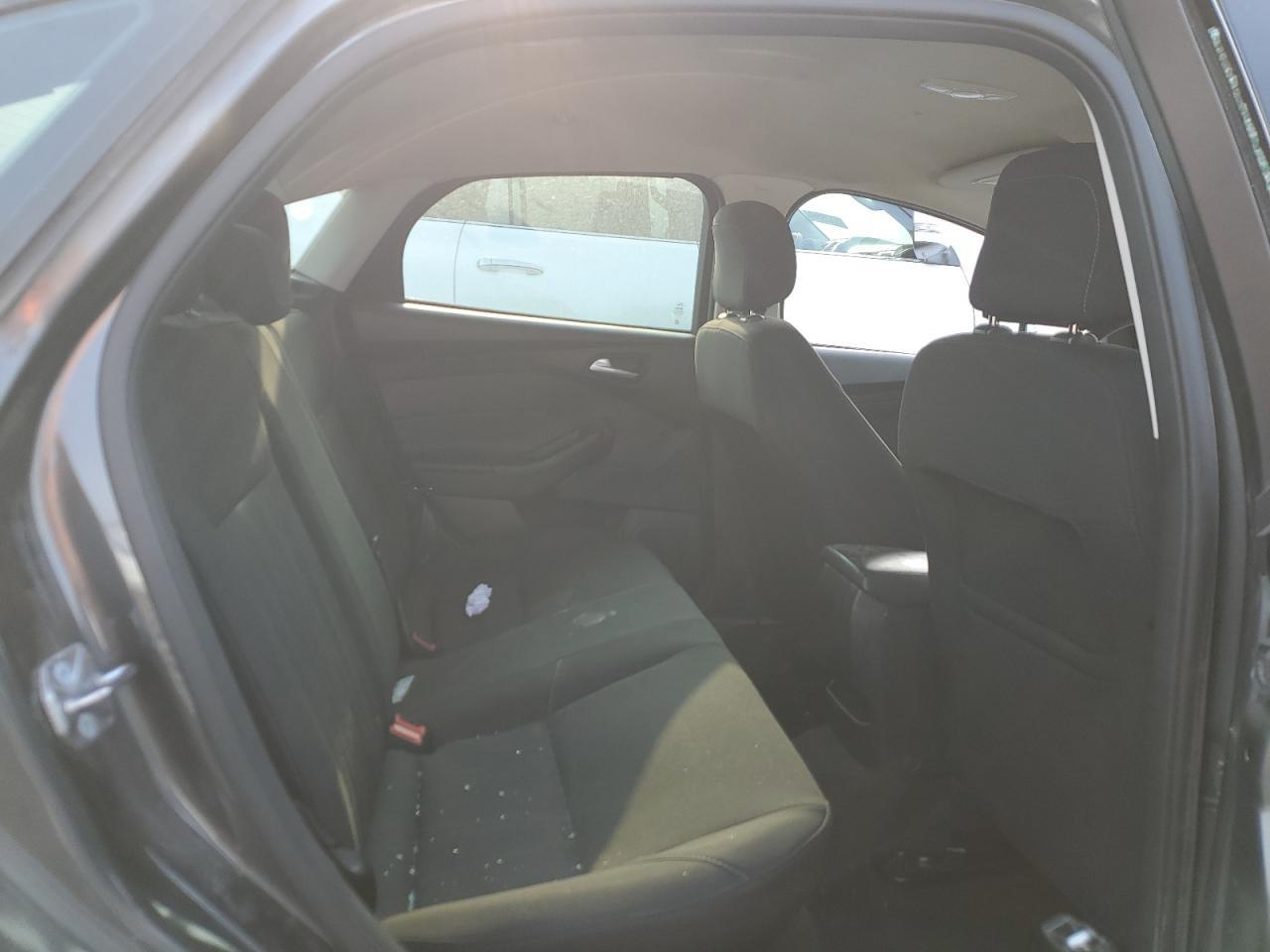 2018 Ford Focus Se VIN: 1FADP3F28JL324262 Lot: 66474044