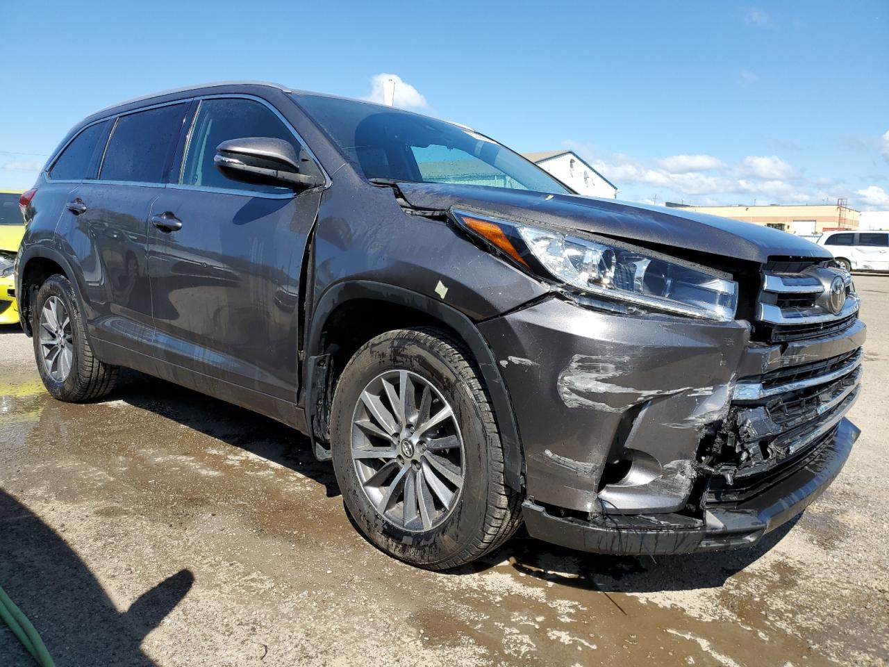 5TDJZRFH4HS407999 2017 Toyota Highlander Se