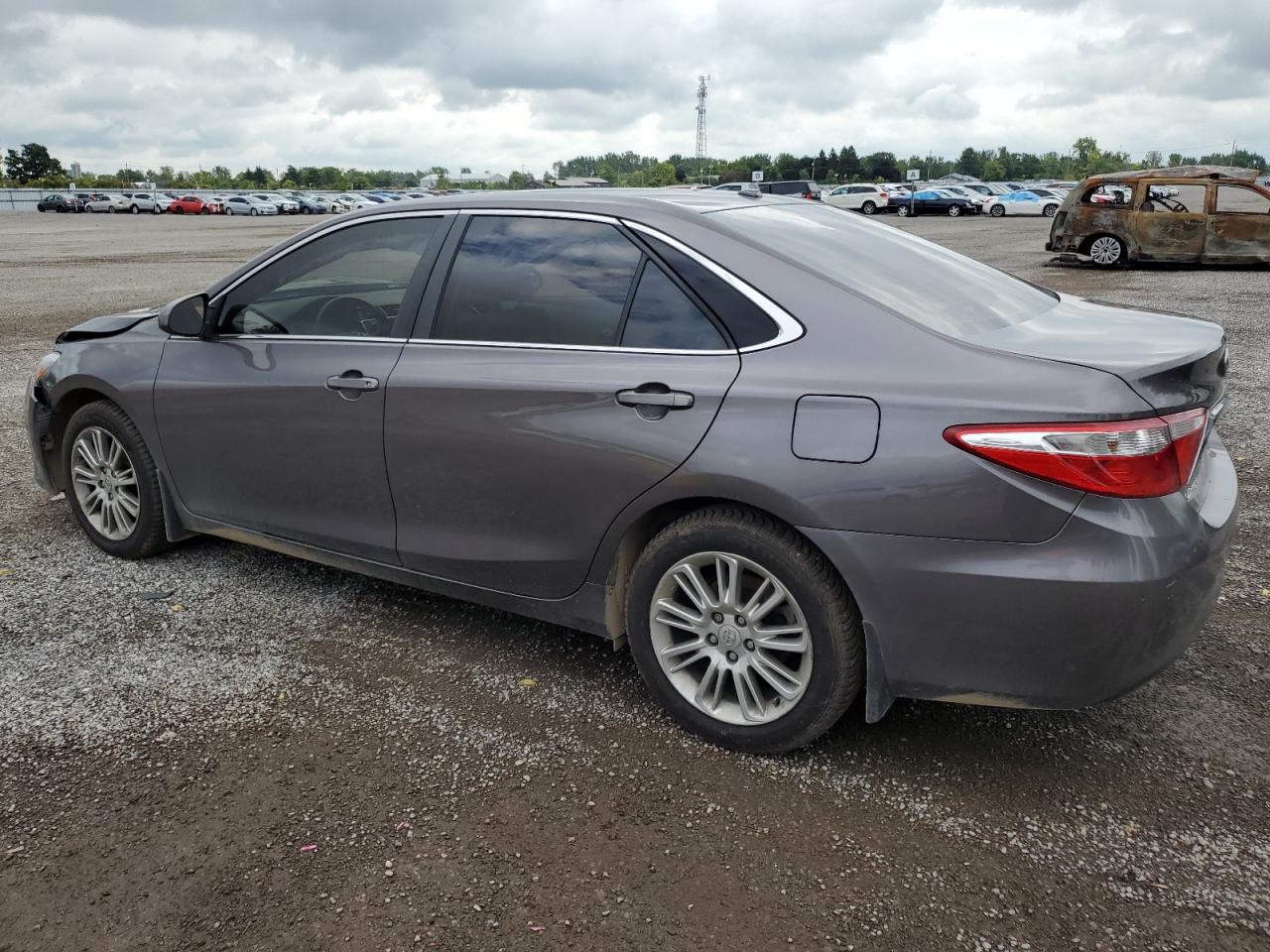 4T1BF1FKXFU045563 2015 TOYOTA CAMRY - Image 2