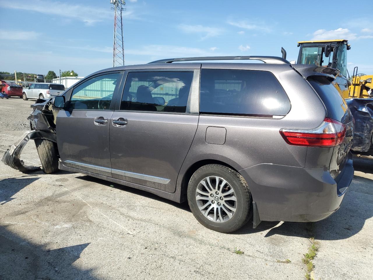 5TDYZ3DC3KS003599 2019 TOYOTA SIENNA - Image 2