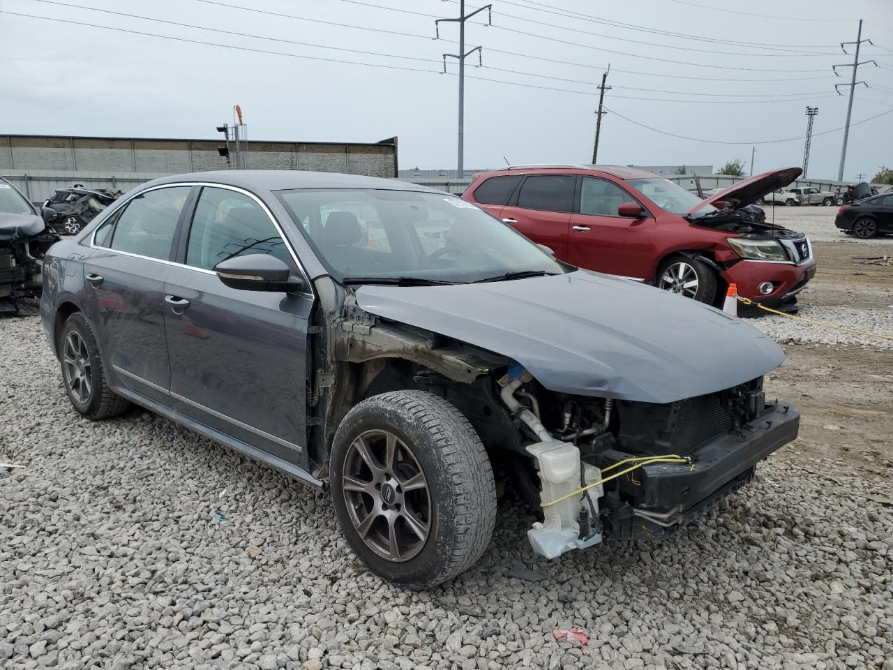 2017 Volkswagen Passat - Image 4