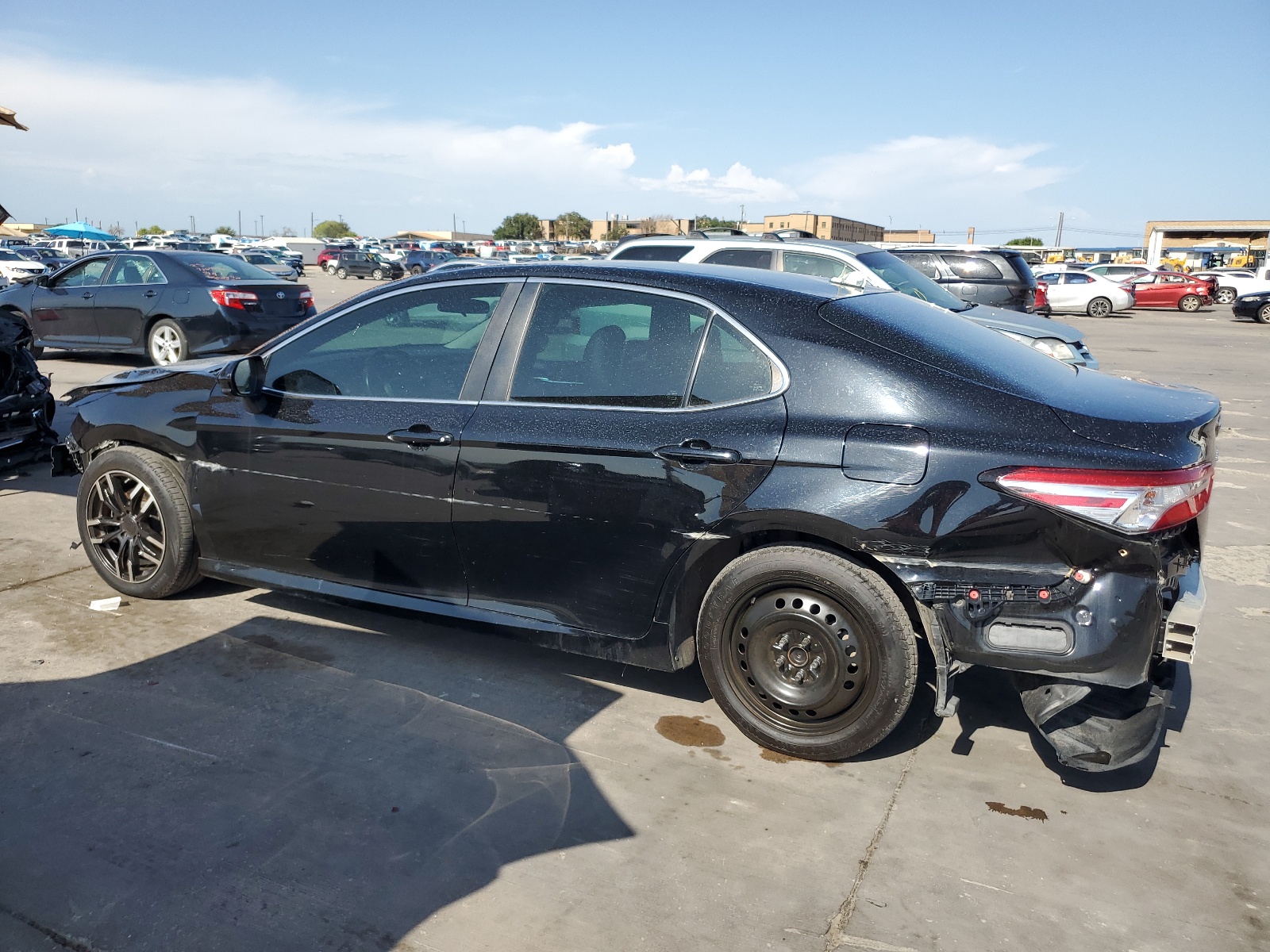 2019 Toyota Camry L vin: 4T1B11HK3KU826396