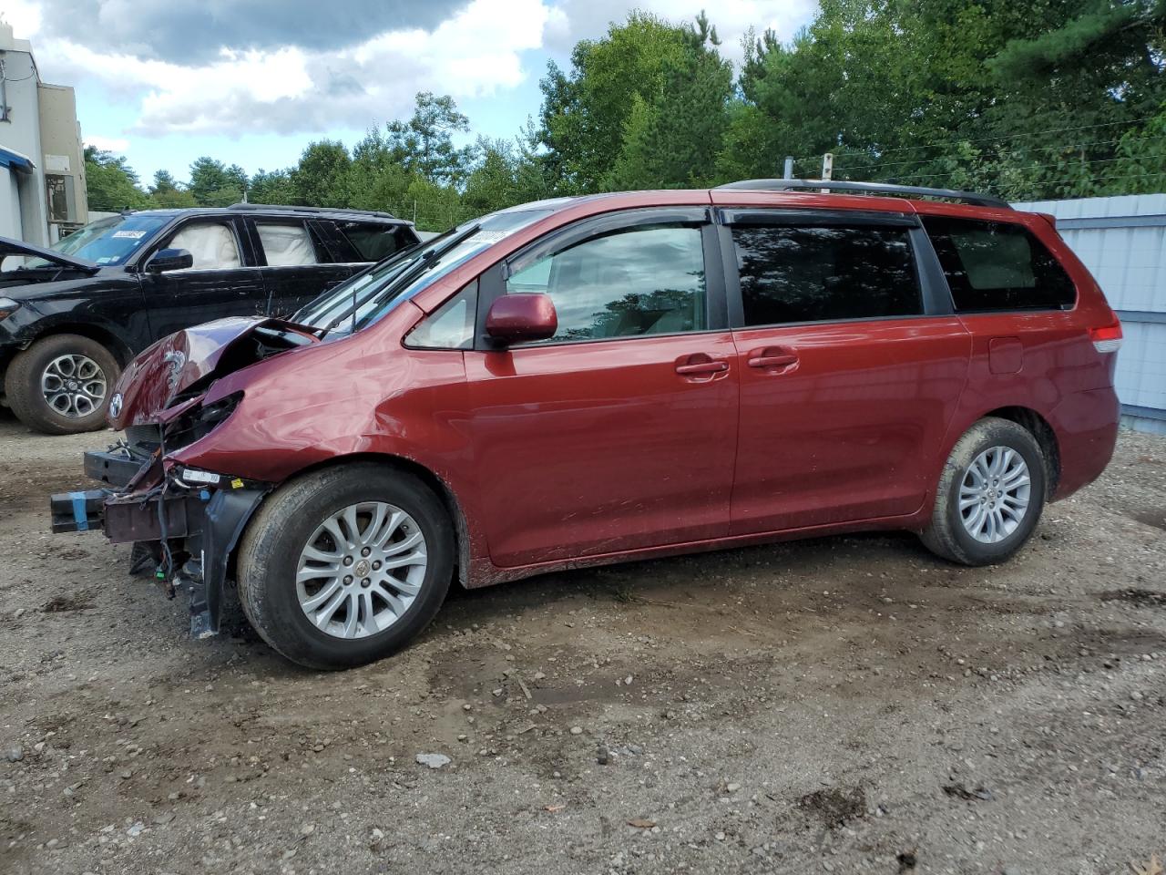 2011 Toyota Sienna Xle VIN: 5TDYK3DC5BS021879 Lot: 68337874