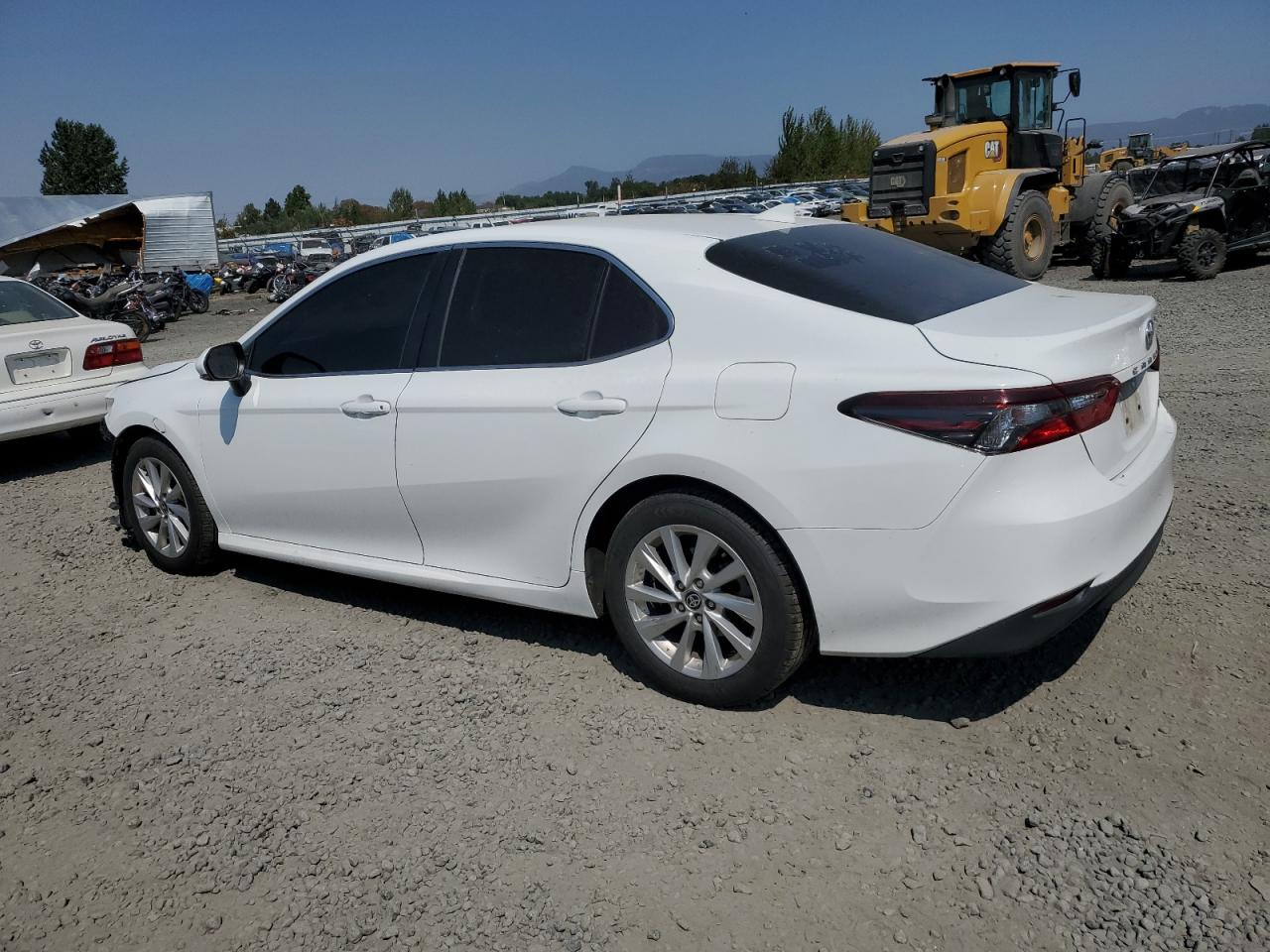 4T1R11AK1MU430589 2021 TOYOTA CAMRY - Image 2