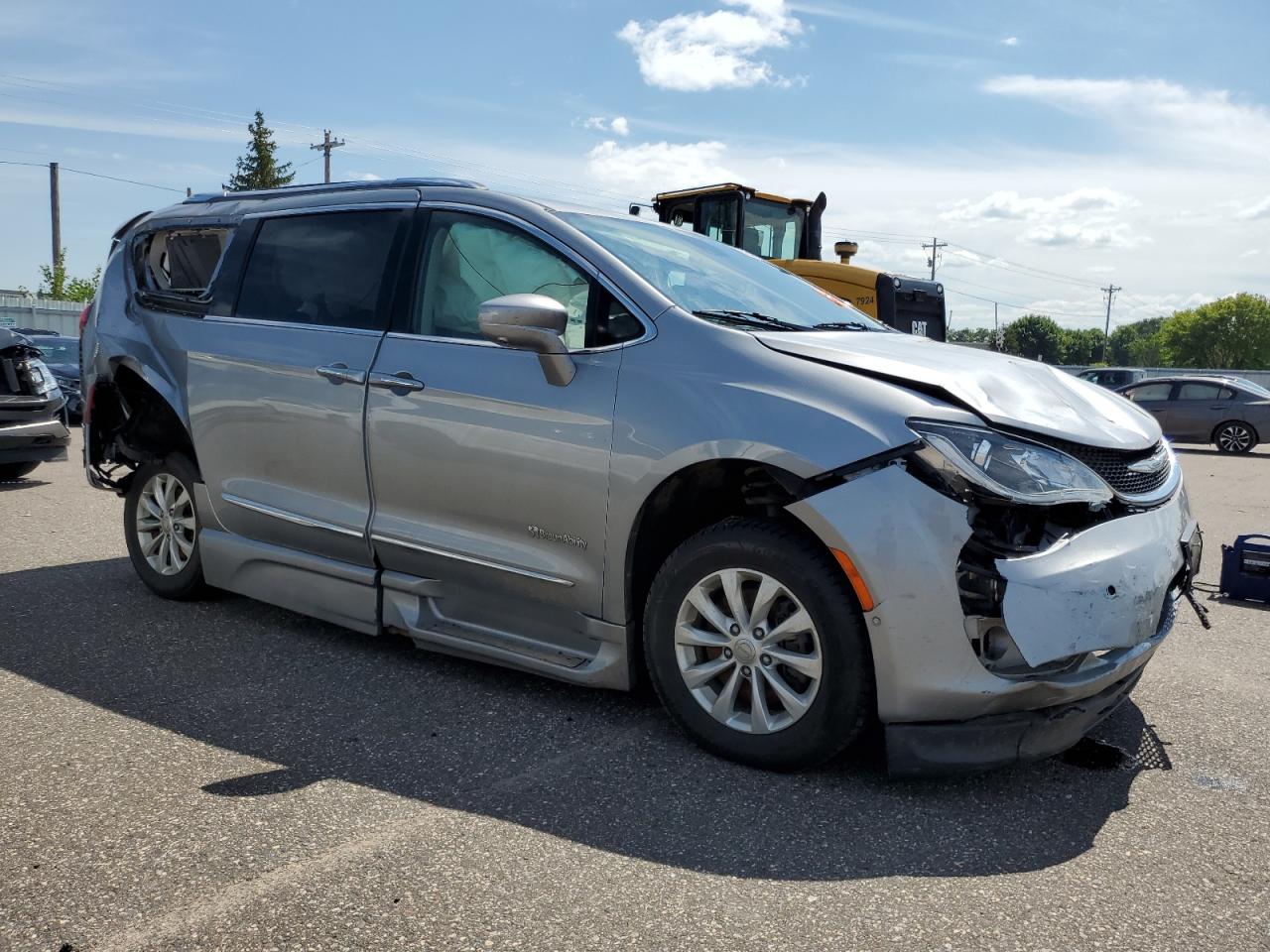 2018 Chrysler Pacifica - Image 4
