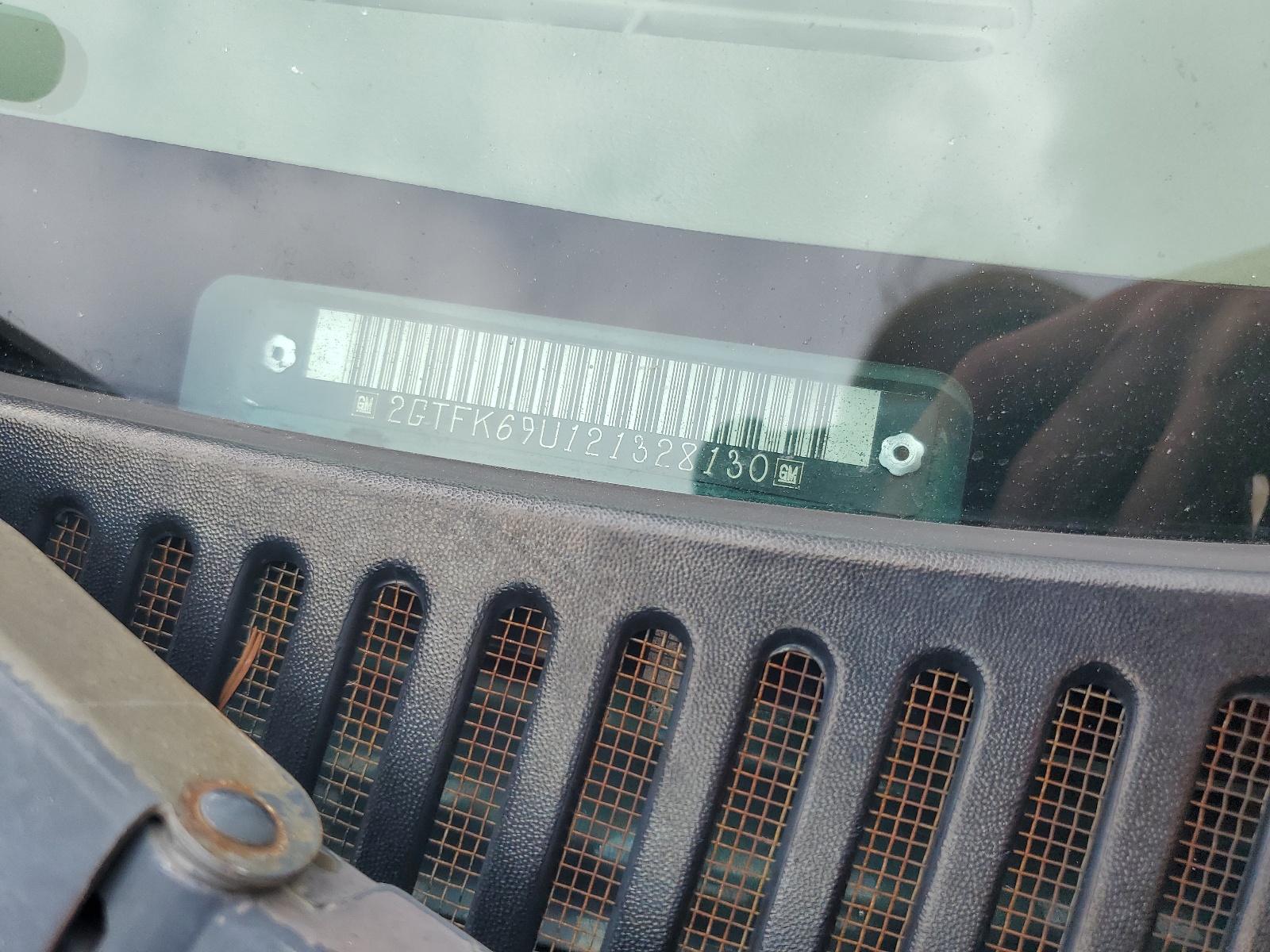 2GTFK69U121328130 2002 GMC Sierra K1500 Denali