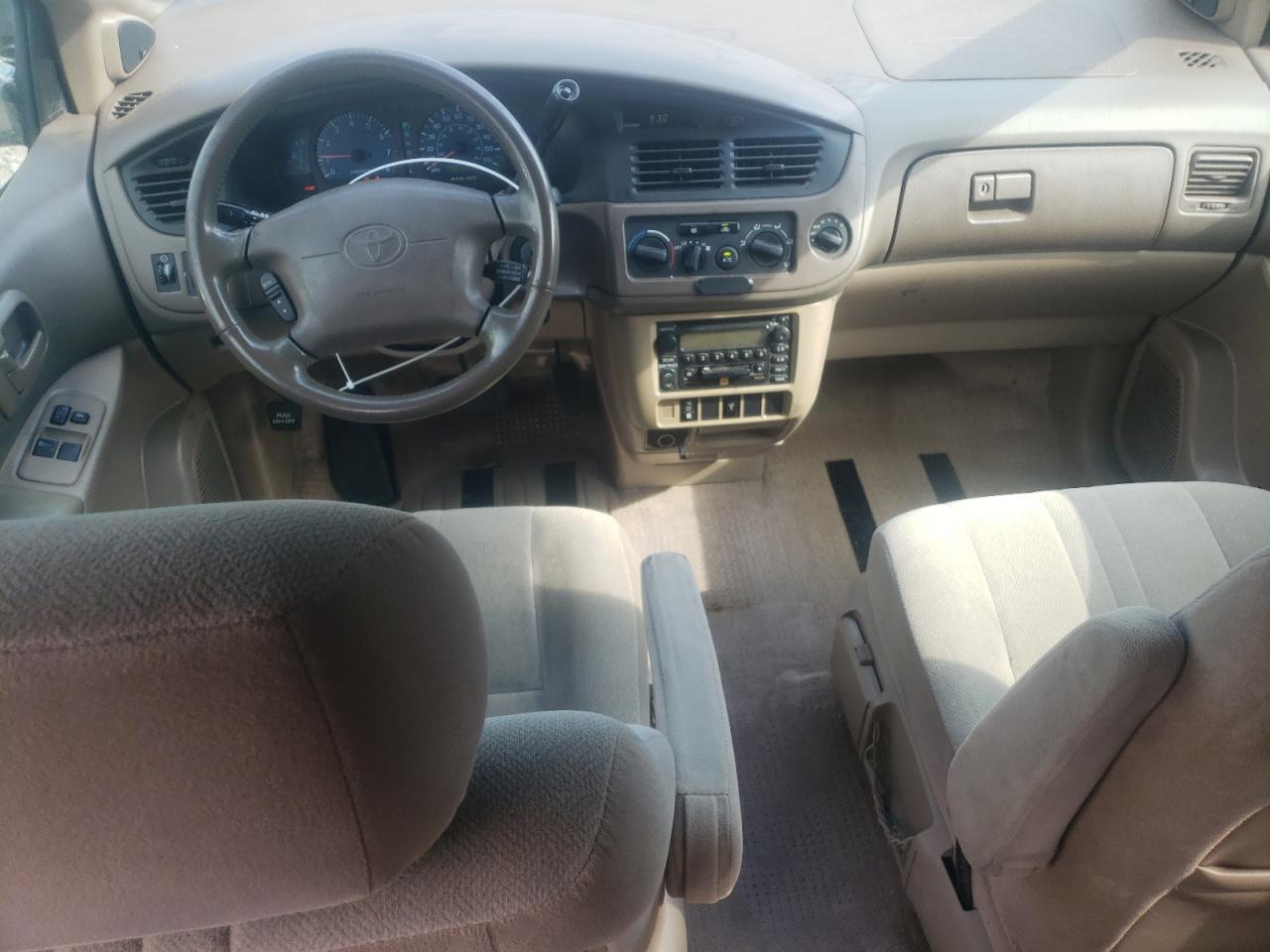 2002 Toyota Sienna Le VIN: 4T3ZF13C42U448225 Lot: 68568064