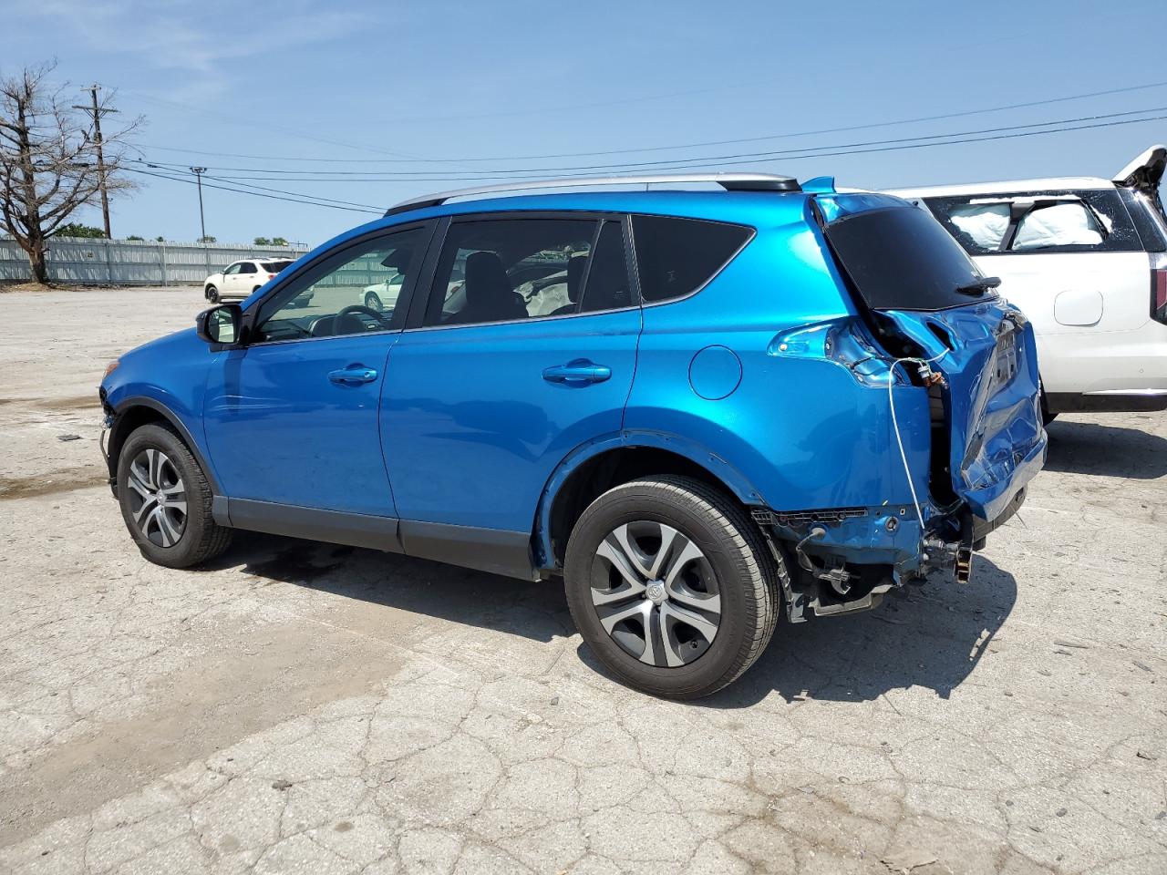 JTMBFREV3HJ702657 2017 TOYOTA RAV 4 - Image 2