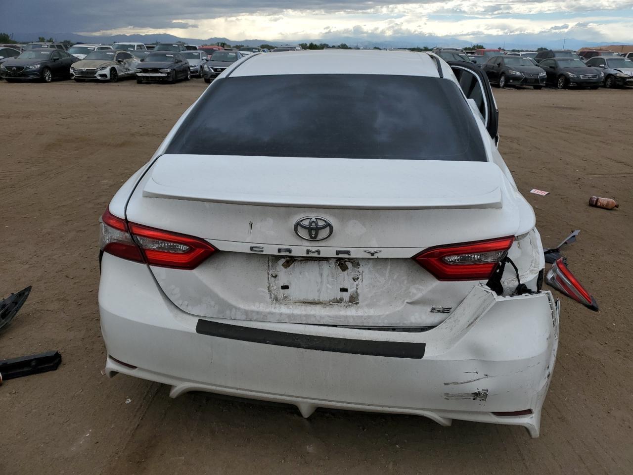 4T1B11HK2JU568516 2018 Toyota Camry L