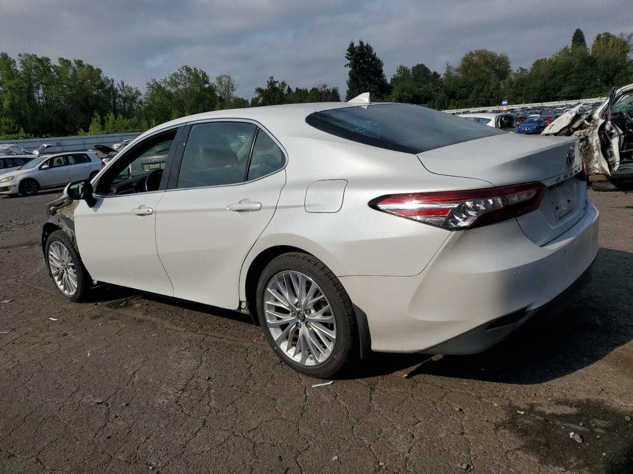 4T1B21HK3JU003639 2018 TOYOTA CAMRY - Image 2