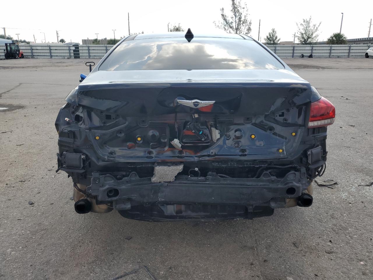 KMHGN4JE4GU127365 2016 Hyundai Genesis 3.8L