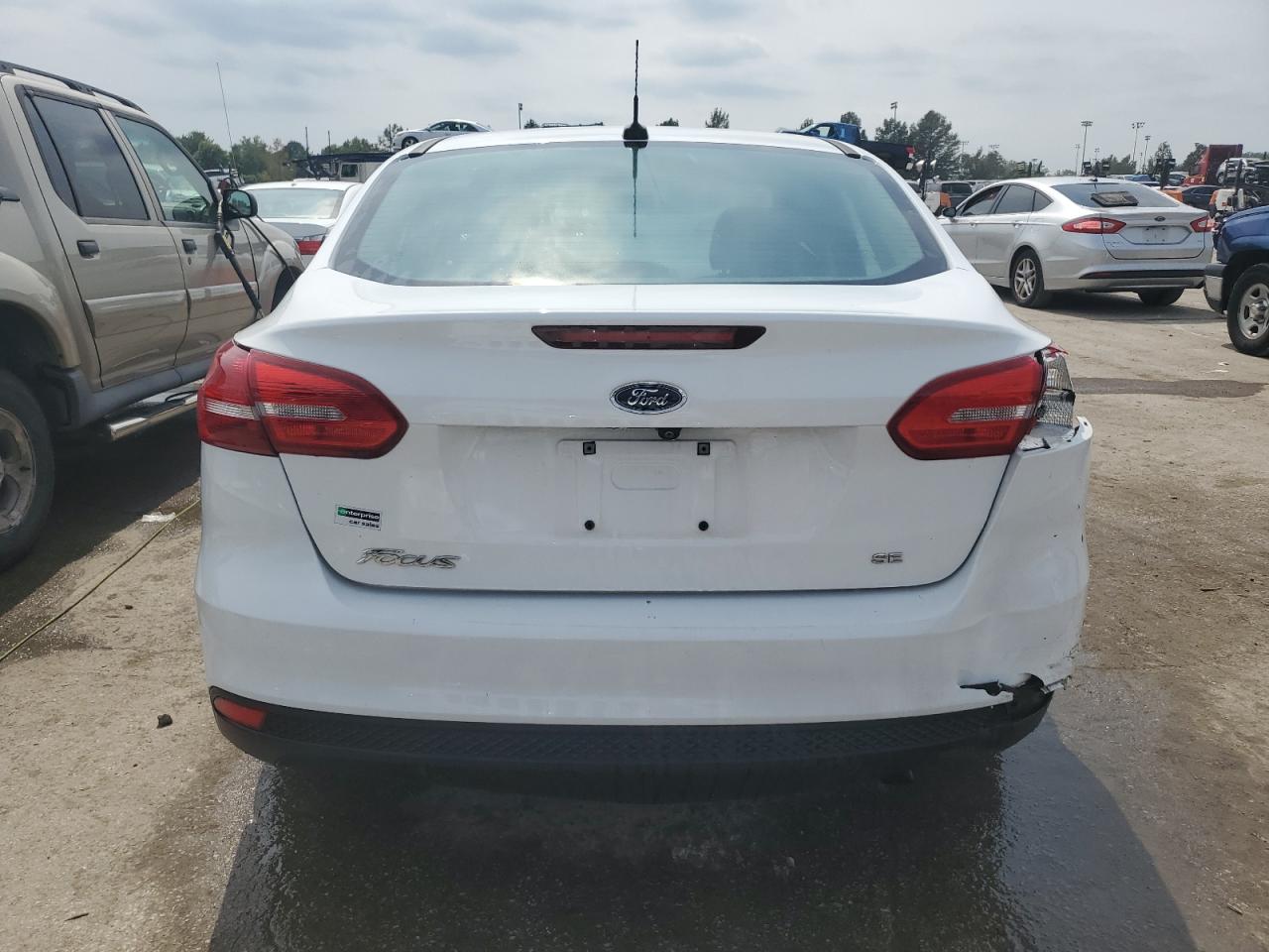 1FADP3F22JL287032 2018 Ford Focus Se