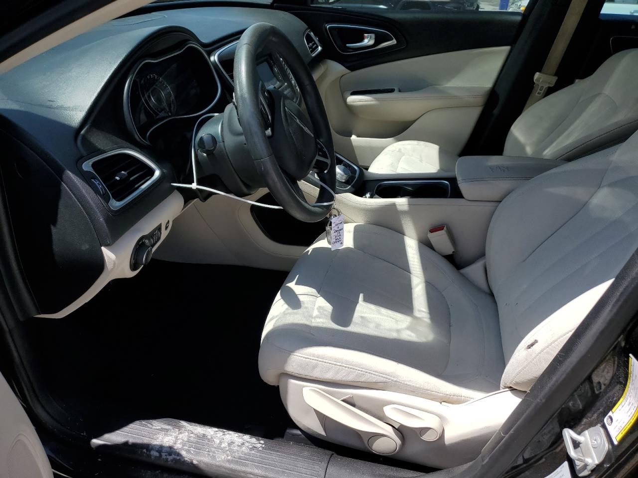 2015 Chrysler 200 Limited VIN: 1C3CCCAB6FN739962 Lot: 64490785