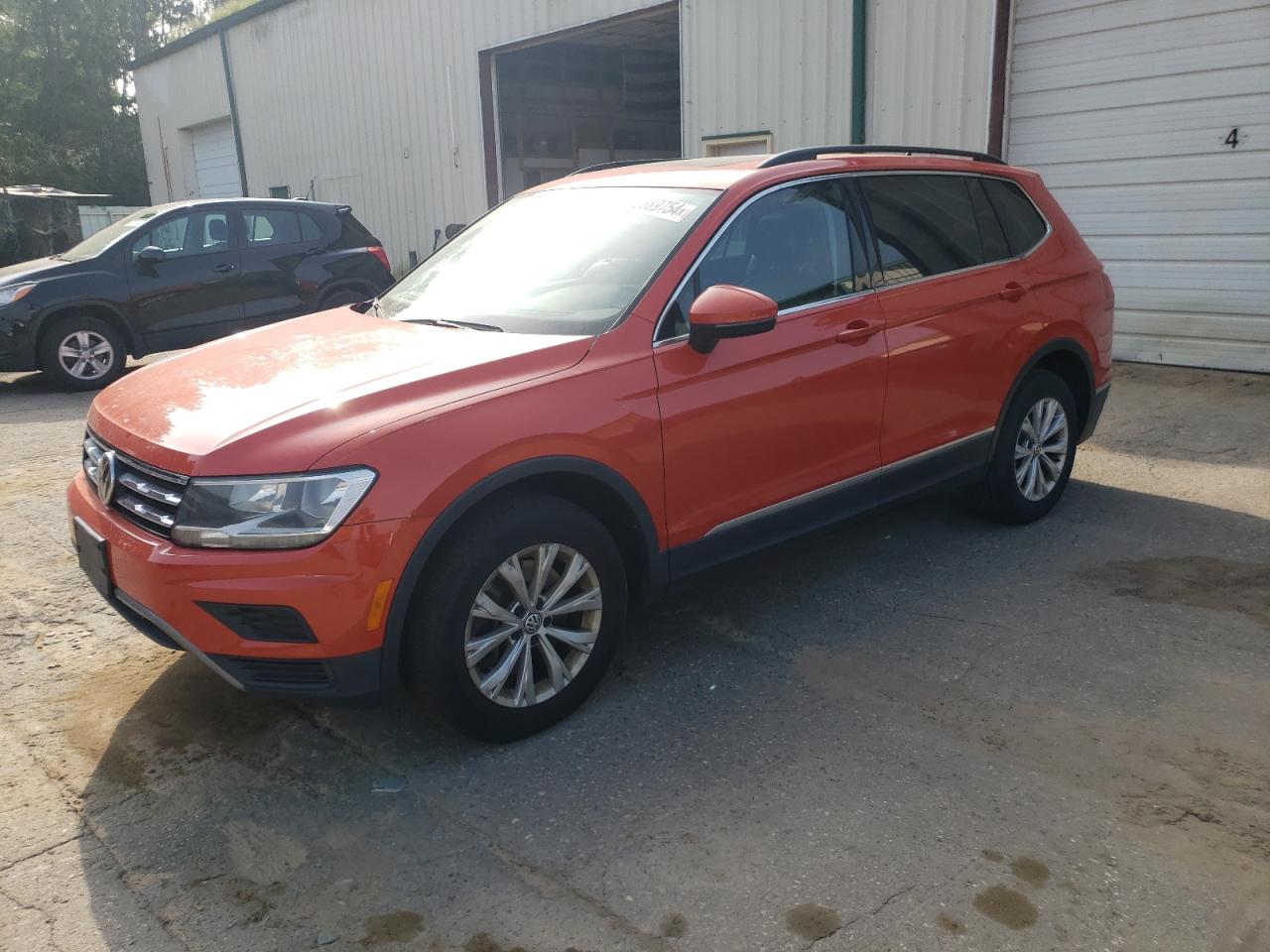 3VV2B7AXXJM166047 2018 VOLKSWAGEN TIGUAN - Image 1