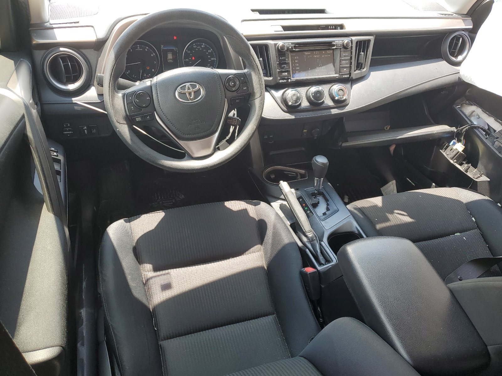 JTMBFREV7HJ710809 2017 Toyota Rav4 Le
