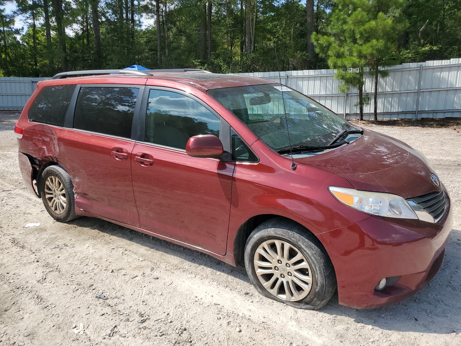 5TDYK3DC2ES442544 2014 Toyota Sienna Xle