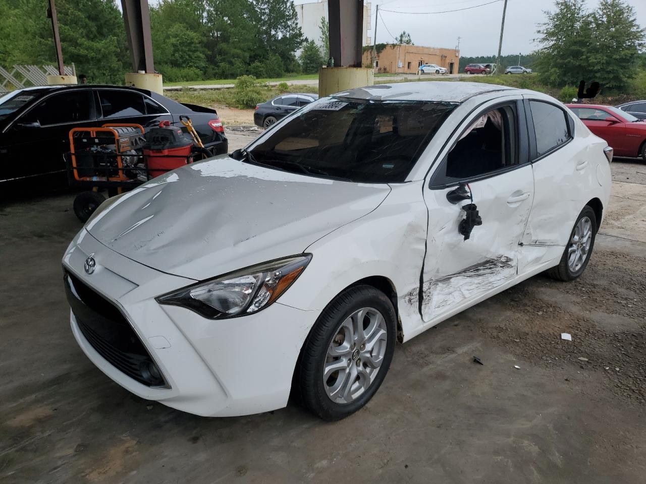 2016 TOYOTA YARIS