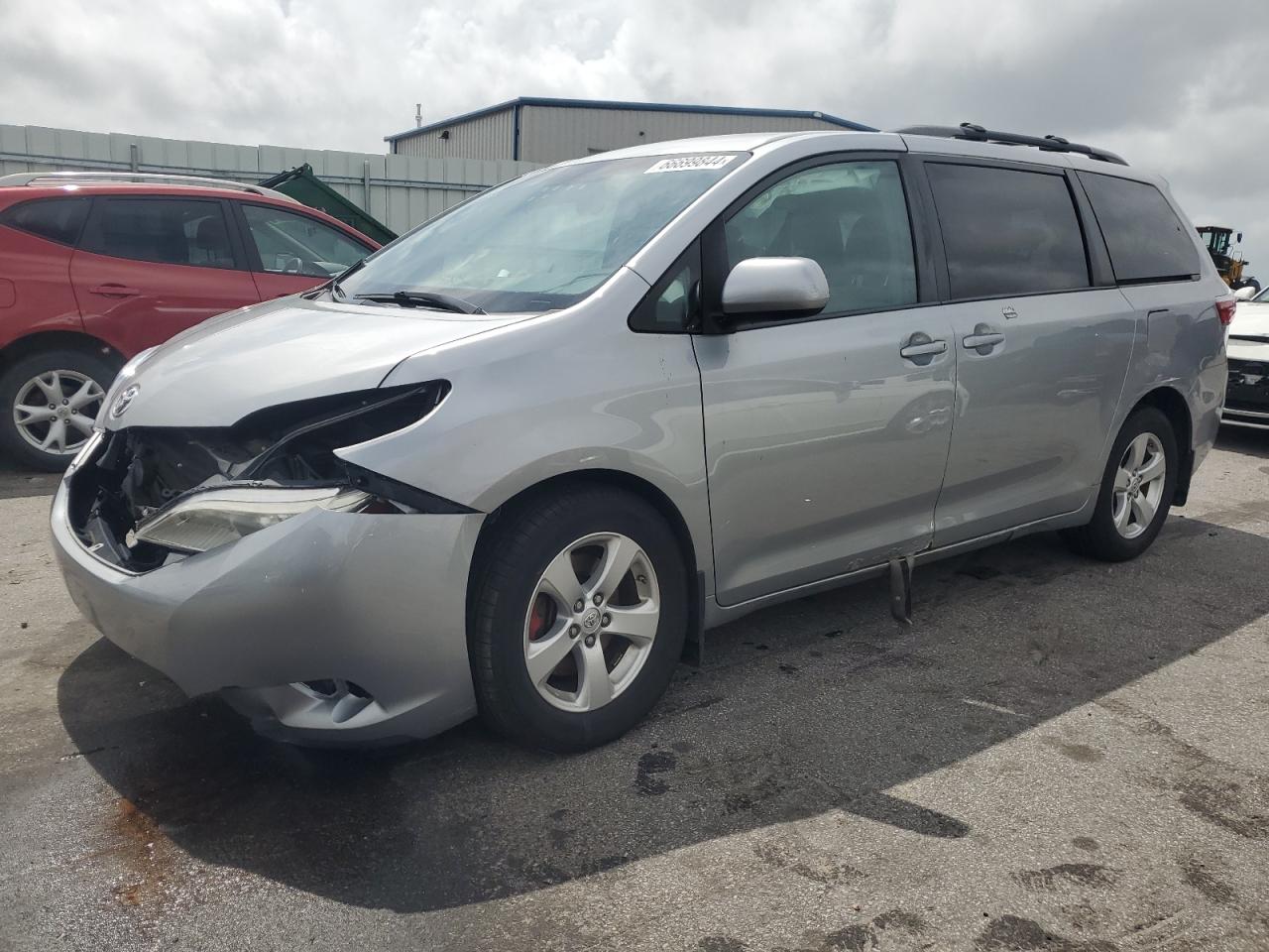 5TDKZ3DC9HS892262 2017 TOYOTA SIENNA - Image 1