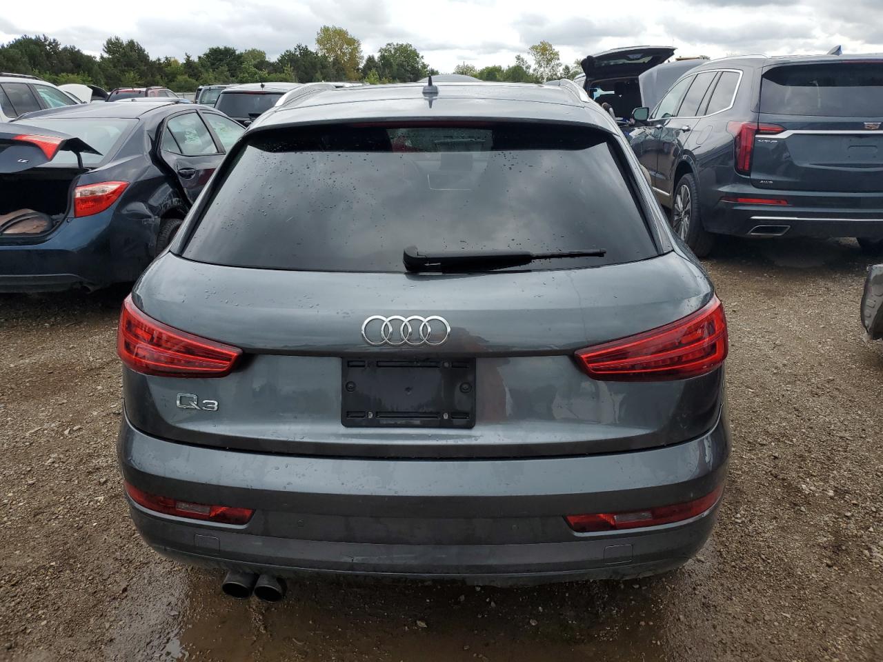 WA1BCCFS8JR005688 2018 Audi Q3 Premium