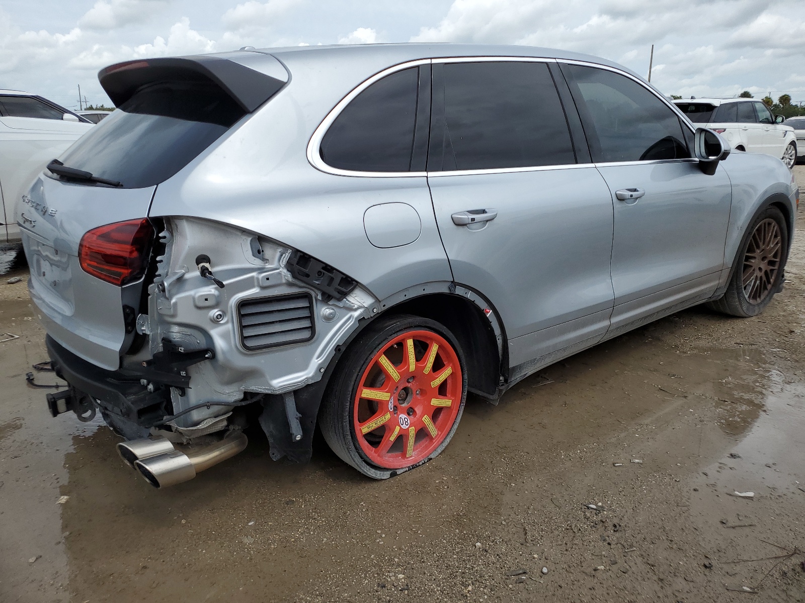 2017 Porsche Cayenne S vin: WP1AB2A26HLA51022