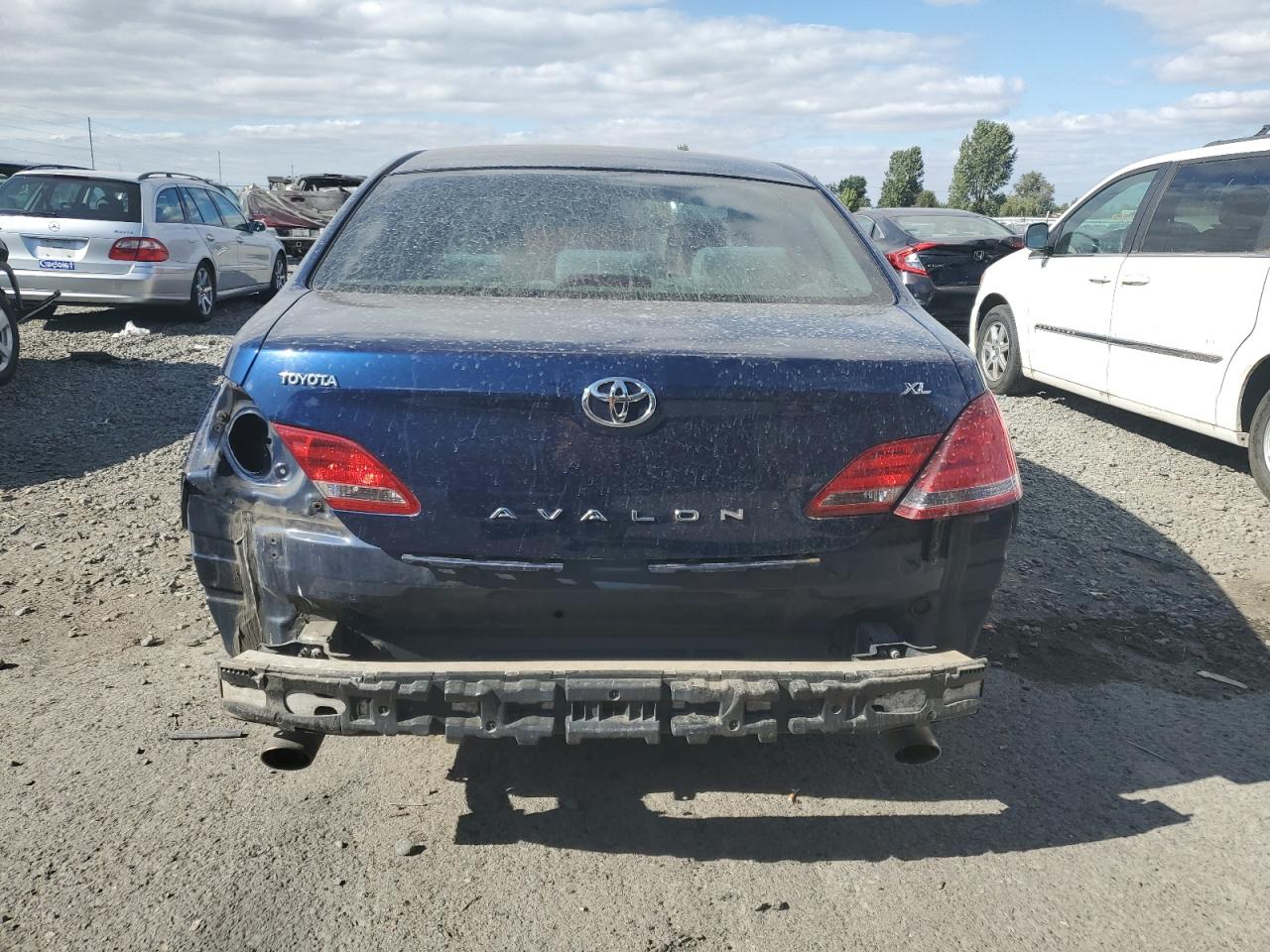 2005 Toyota Avalon - Image 6