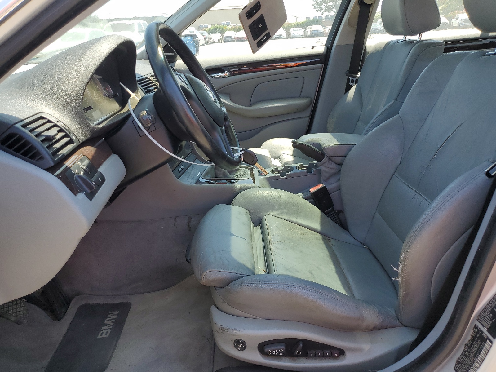 WBAAV53481FT00334 2001 BMW 330 I