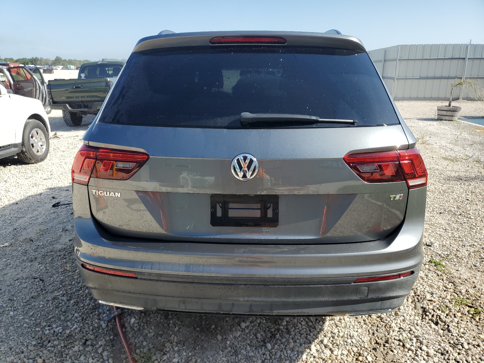 3VV1B7AXXJM066445 2018 Volkswagen Tiguan S