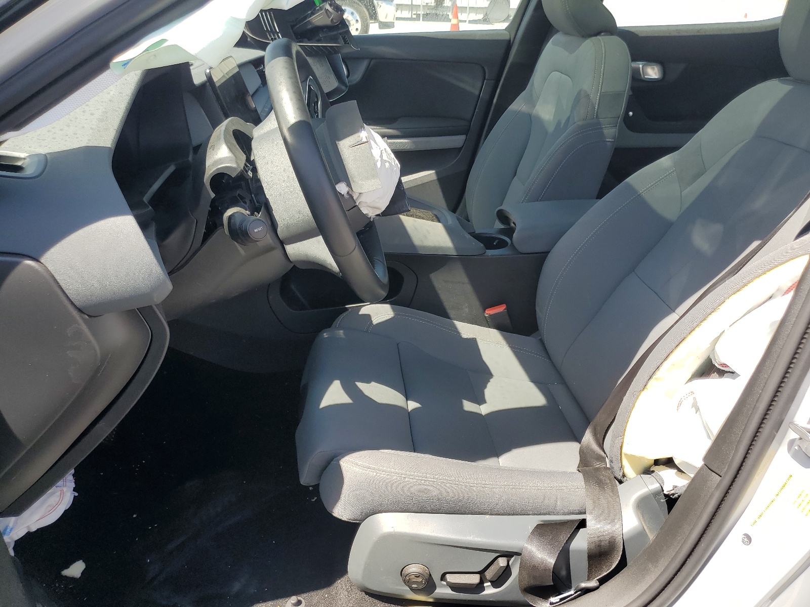 YSMEG3KA6PL156758 2023 Polestar 2