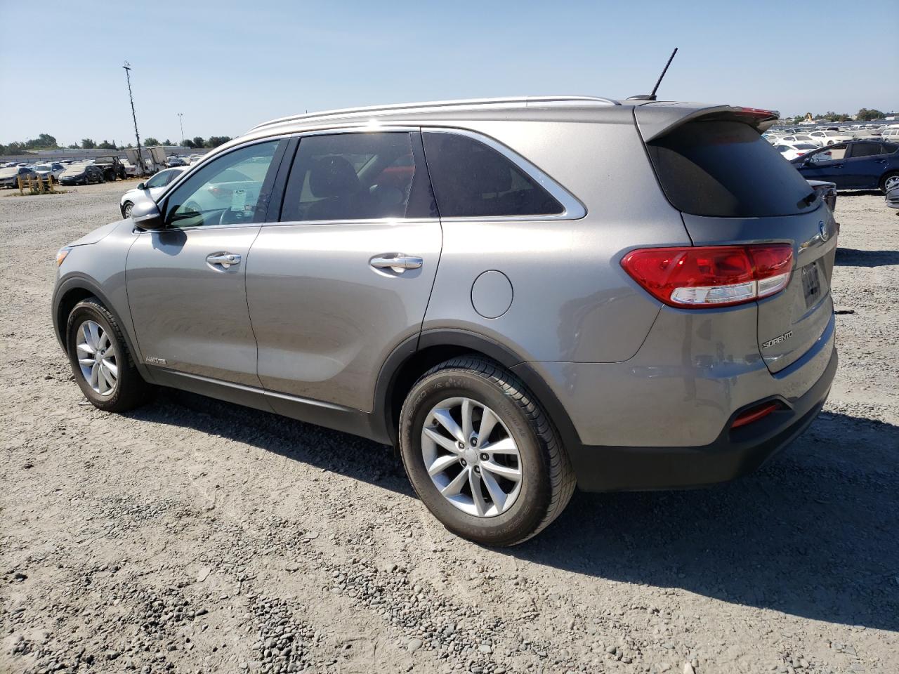 5XYPGDA56JG373406 2018 KIA SORENTO - Image 2