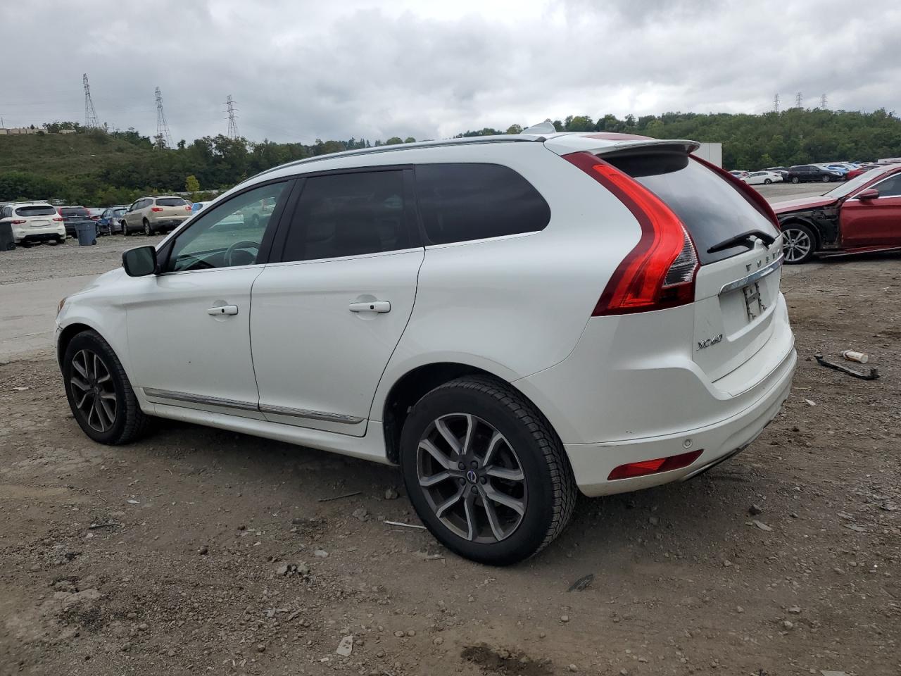 YV4902RK7G2788665 2016 VOLVO XC60 - Image 2