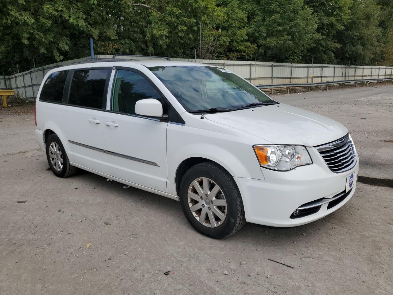 2014 Chrysler Town & Country - Image 4