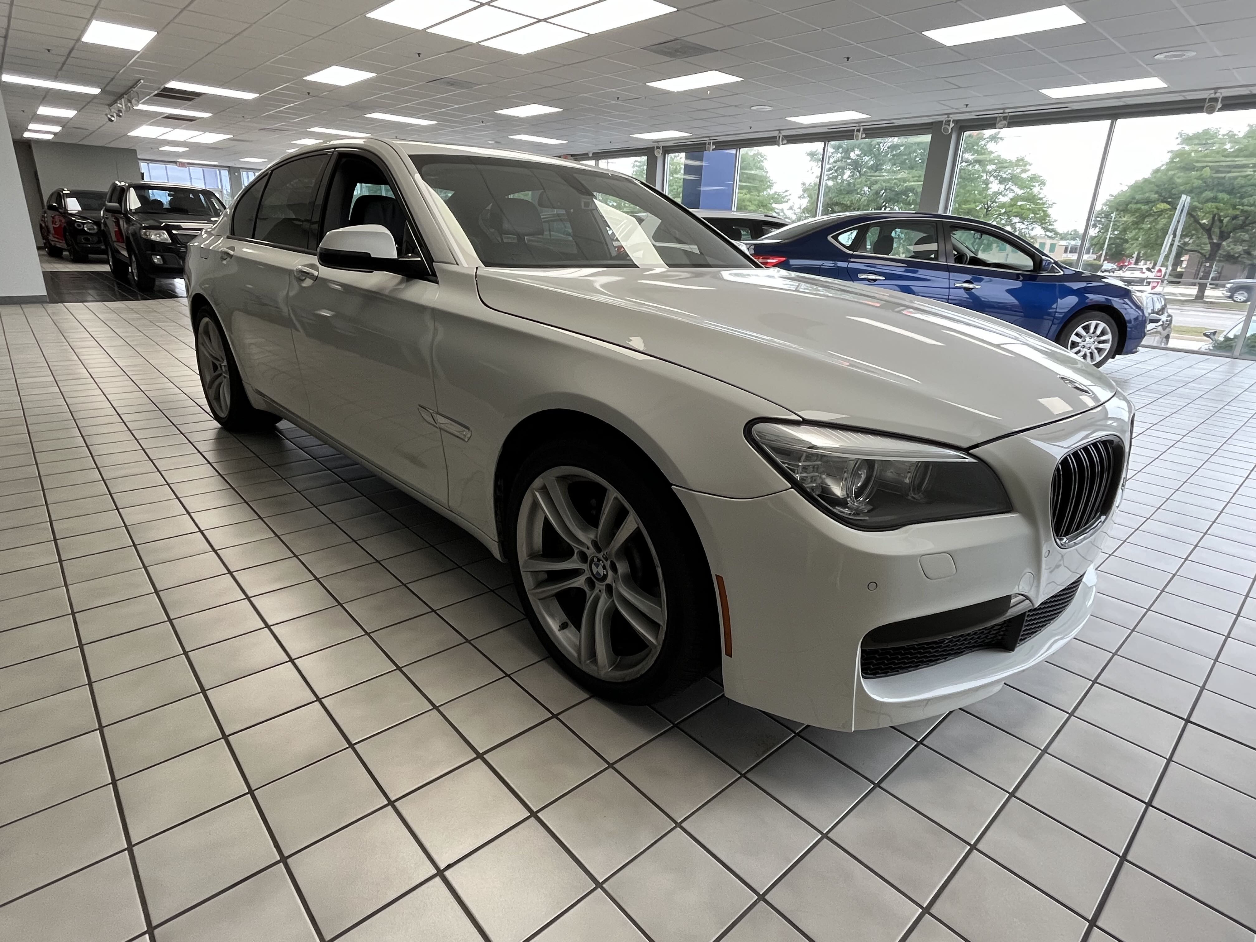 2013 BMW 750 I vin: WBAYA8C55DD227685