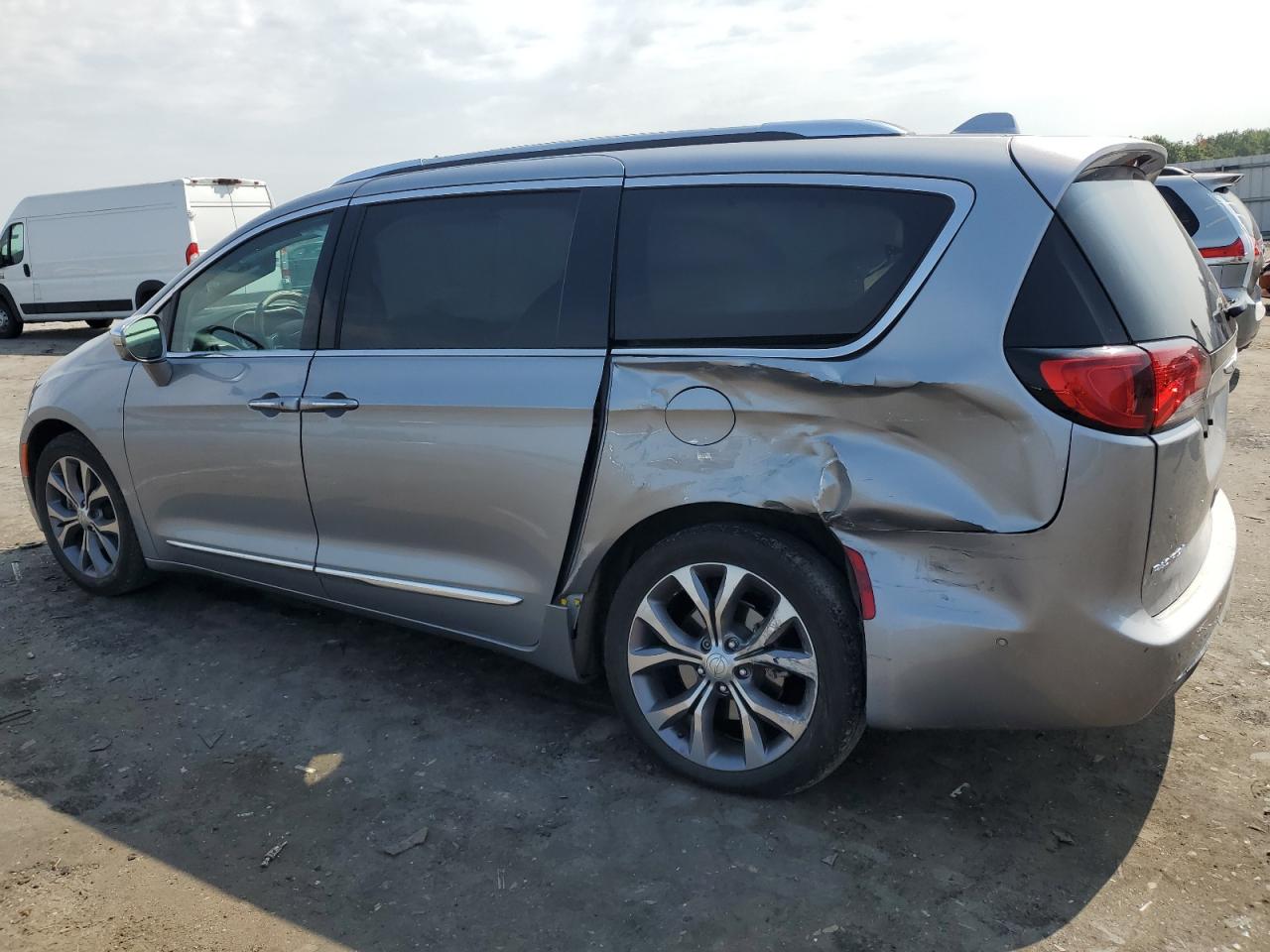 2020 Chrysler Pacifica - Image 2
