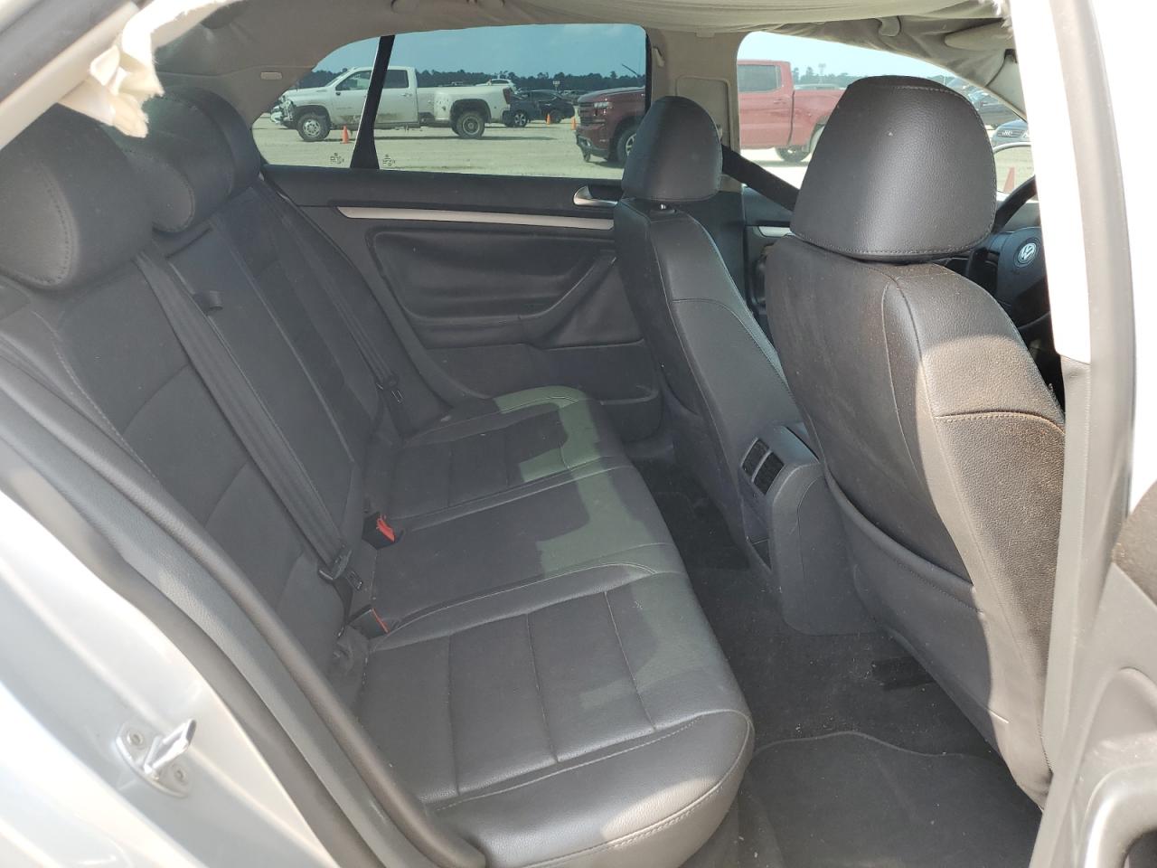 2007 Volkswagen Jetta 2.5 Option Package 1 VIN: 3VWRF71K17M024665 Lot: 66178984