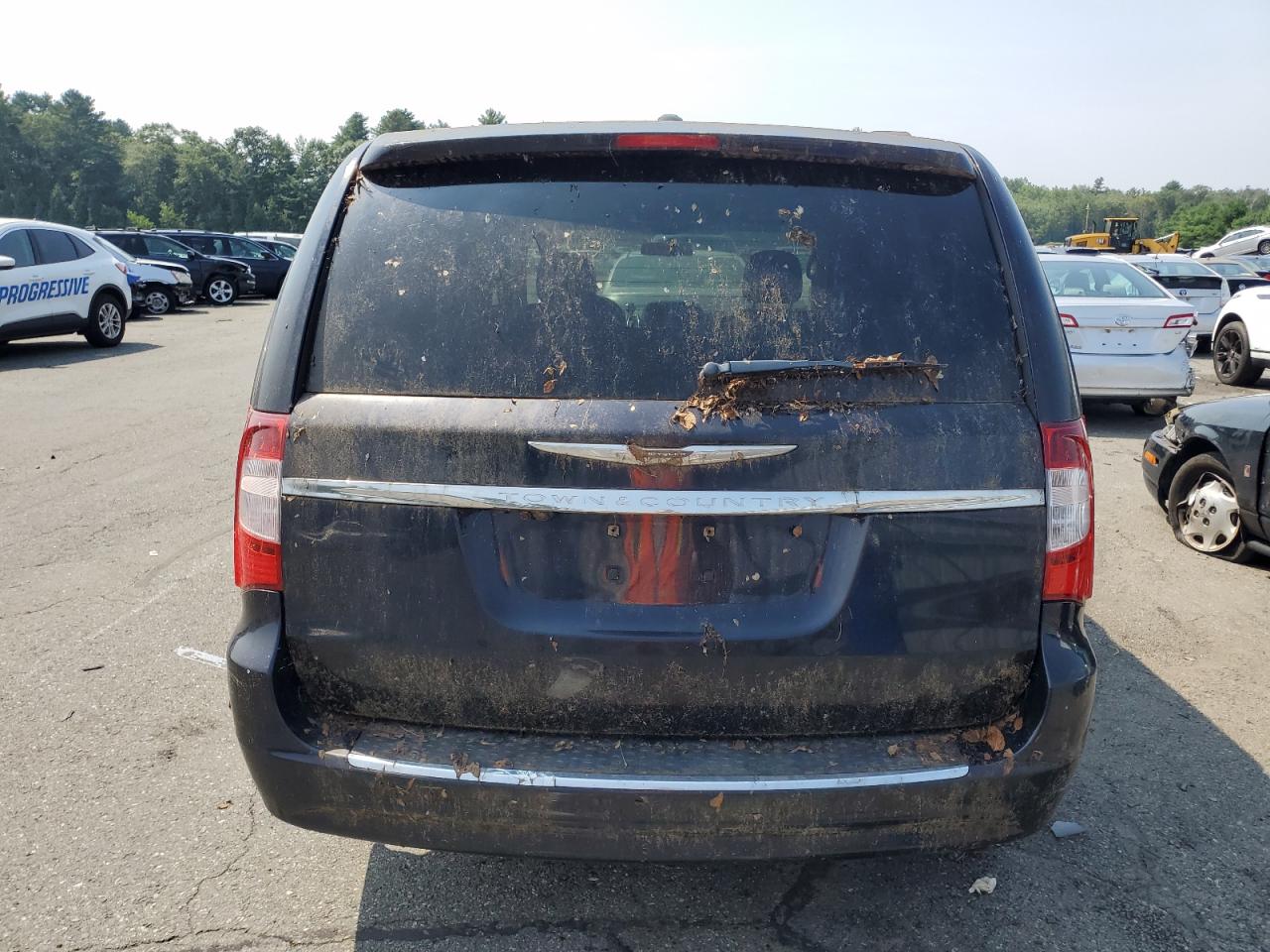 2011 Chrysler Town & Country Touring L VIN: 2A4RR8DG8BR607401 Lot: 65708024