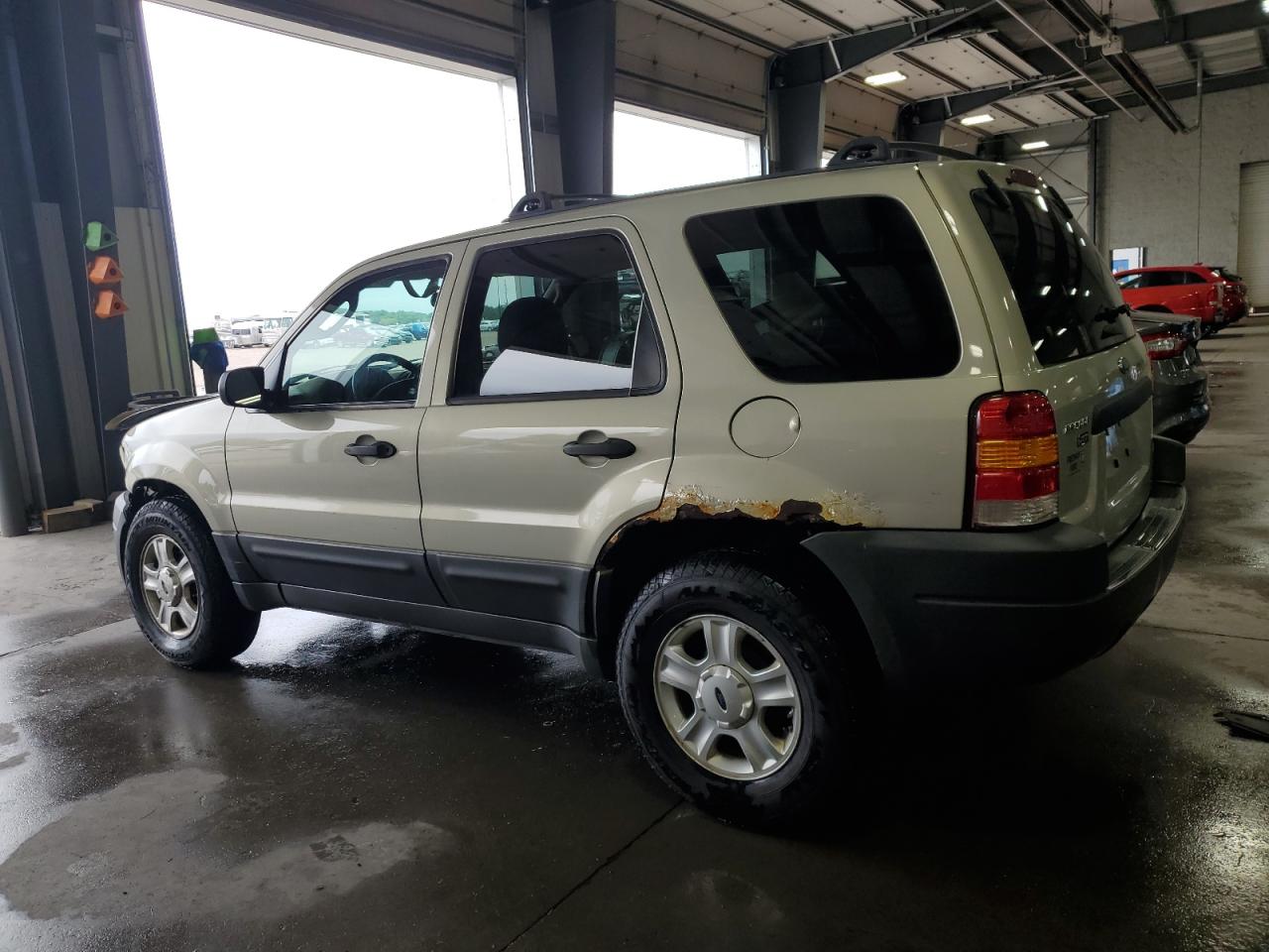 2003 Ford Escape - Image 2