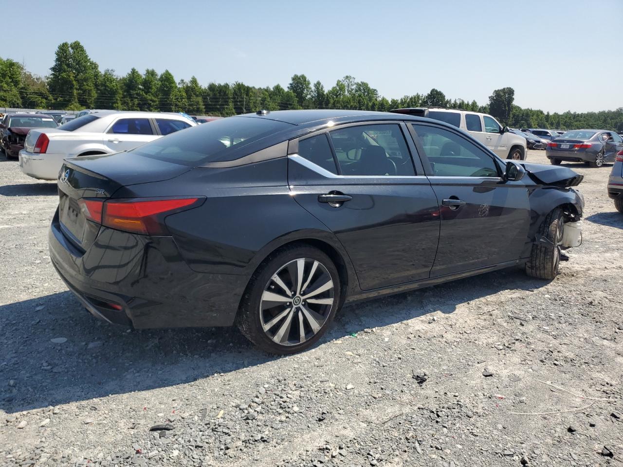 2020 Nissan Altima - Image 3