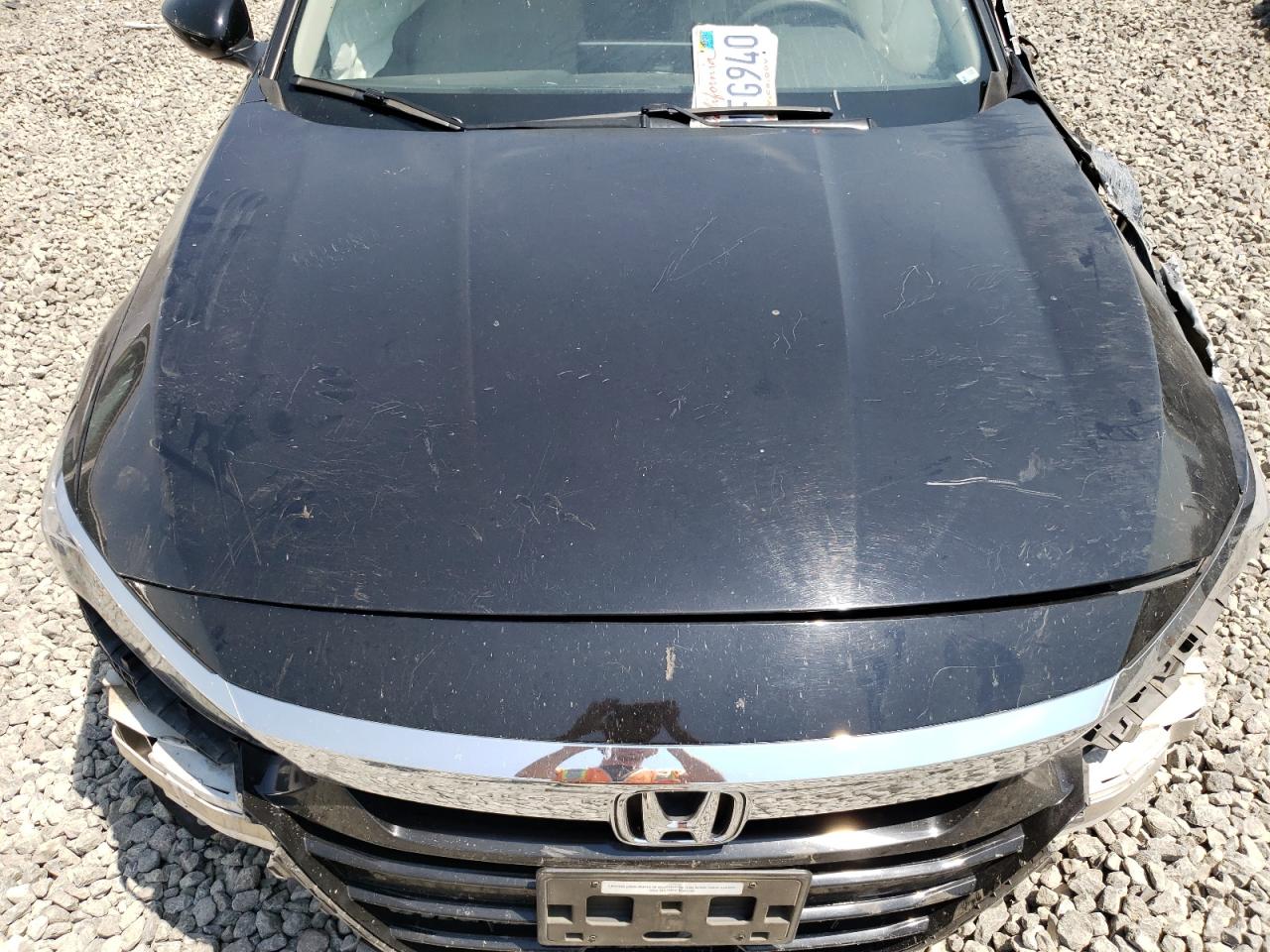 1HGCVF44JA068989 2018 Honda Accord