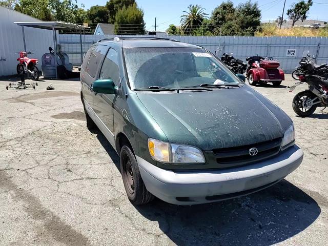 2000 Toyota Sienna Le VIN: 4T3ZF13C2YU317030 Lot: 65372874