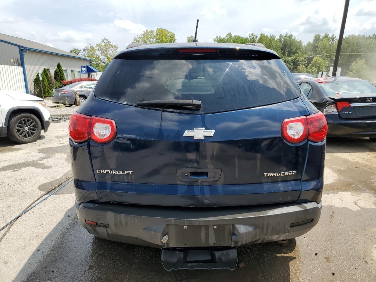 2011 Chevrolet Traverse - Image 6
