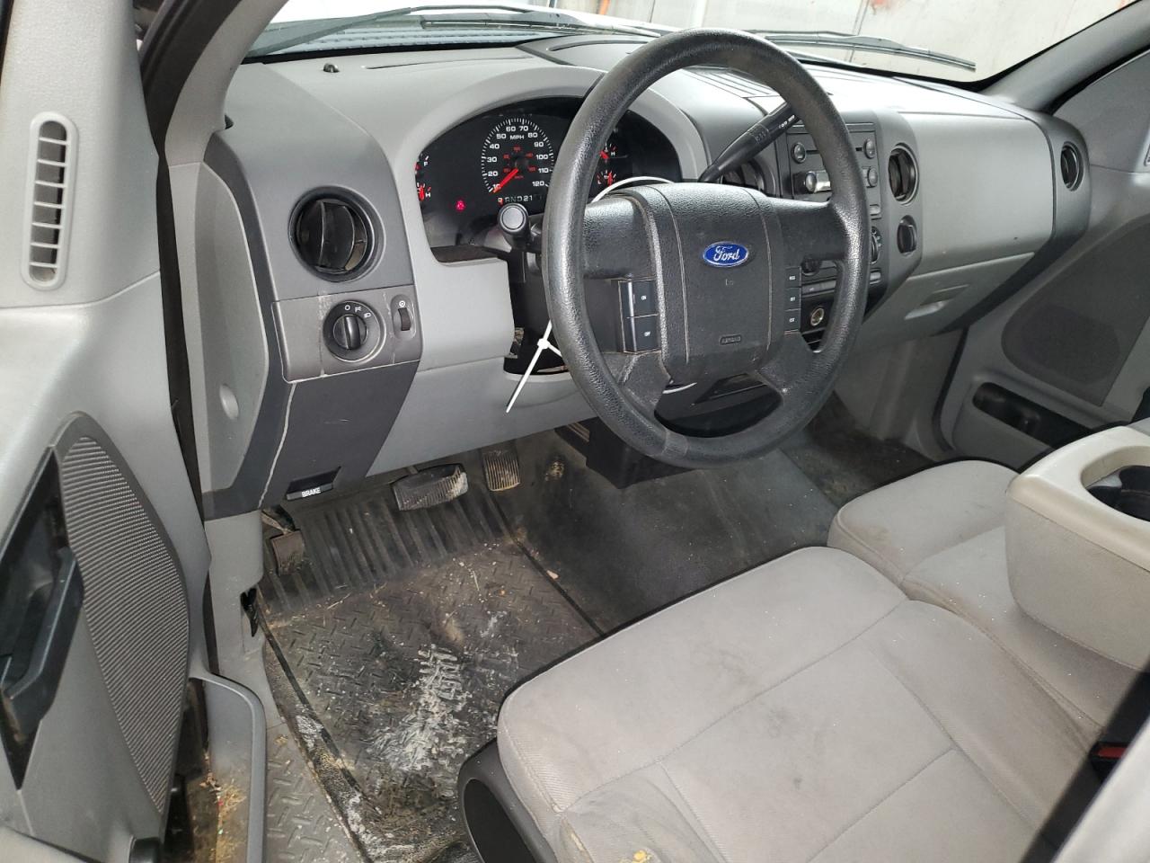 1FTRF12215NB10575 2005 Ford F150 1FTRF12215NB10575 2005 Ford F150