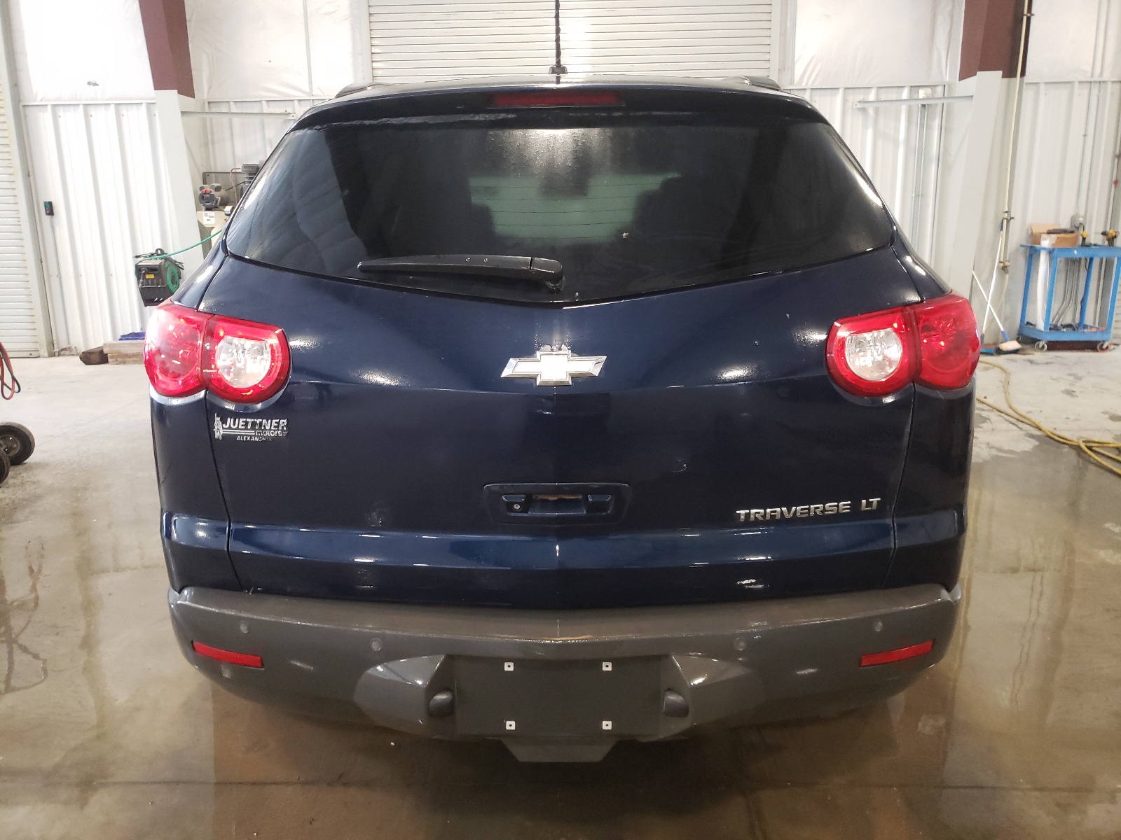 1GNKRGED3BJ305564 2011 Chevrolet Traverse Lt