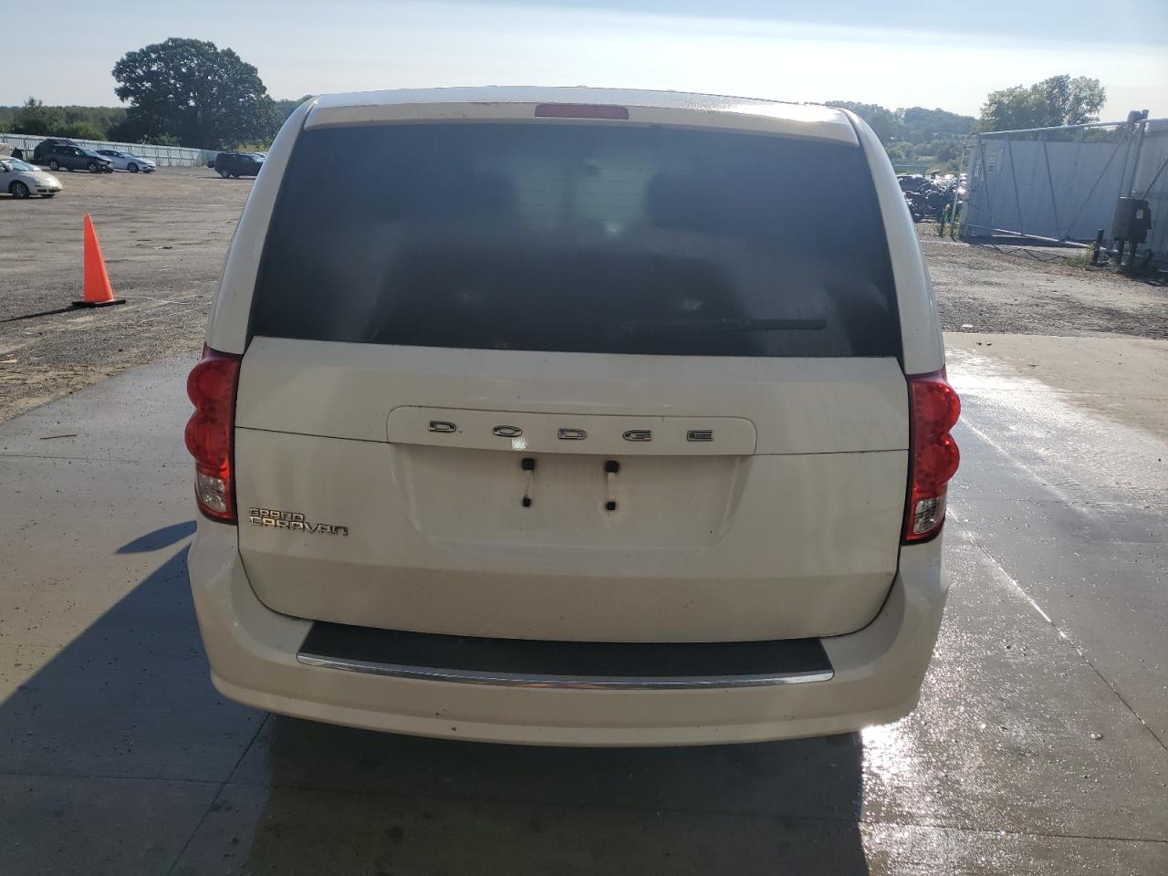 2011 Dodge Grand Caravan Express VIN: 2D4RN4DG2BR742905 Lot: 68445824