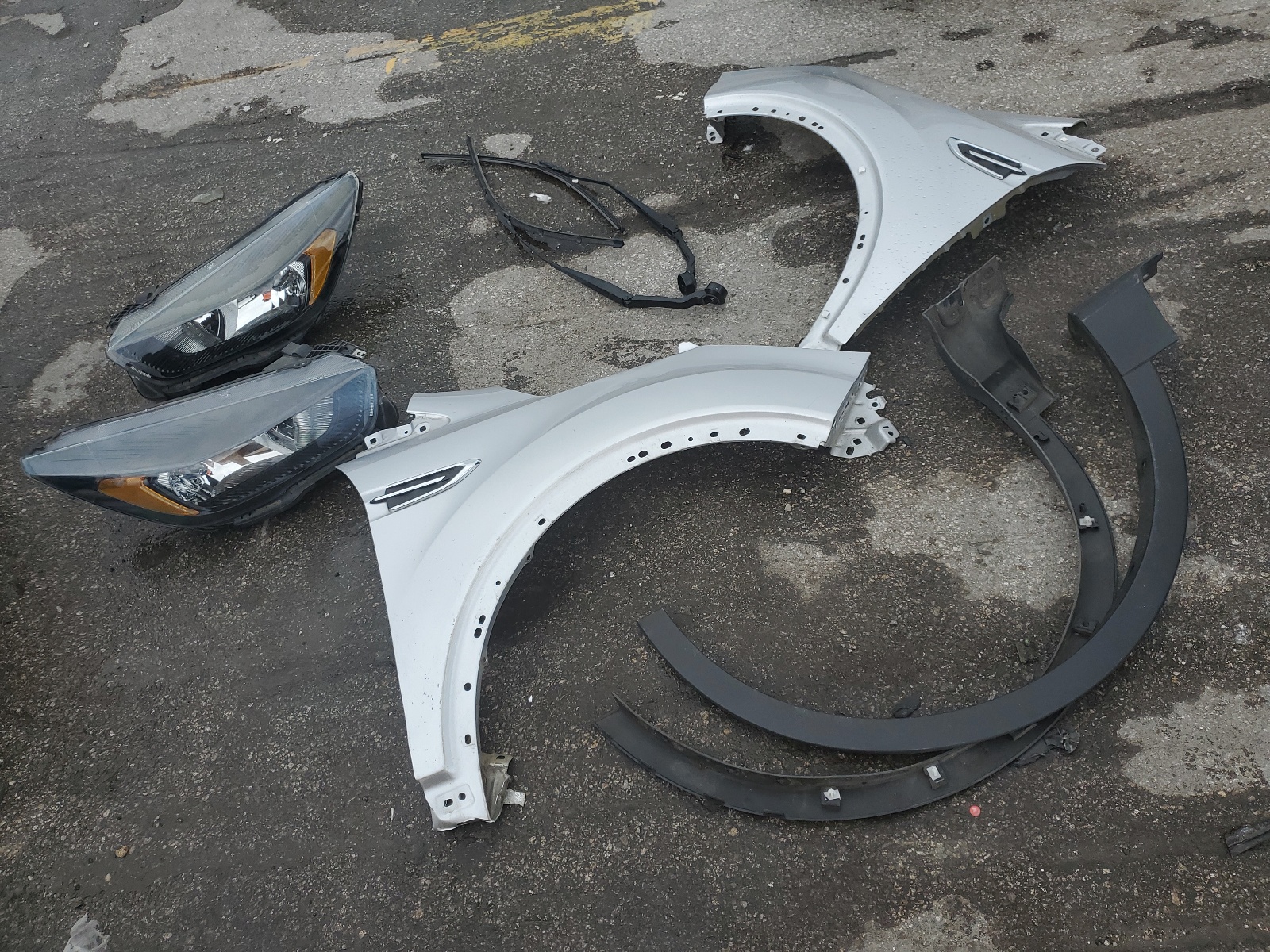 1FMCU0F79JUB36221 2018 Ford Escape S