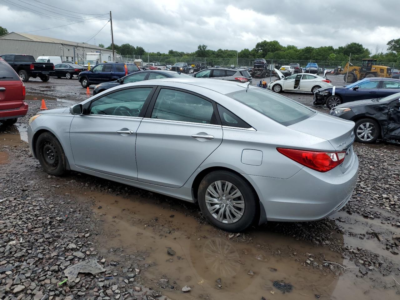 2011 Hyundai Sonata - Image 2