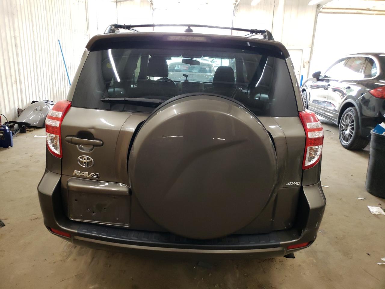 2T3BF4DV2BW090075 2011 Toyota Rav4